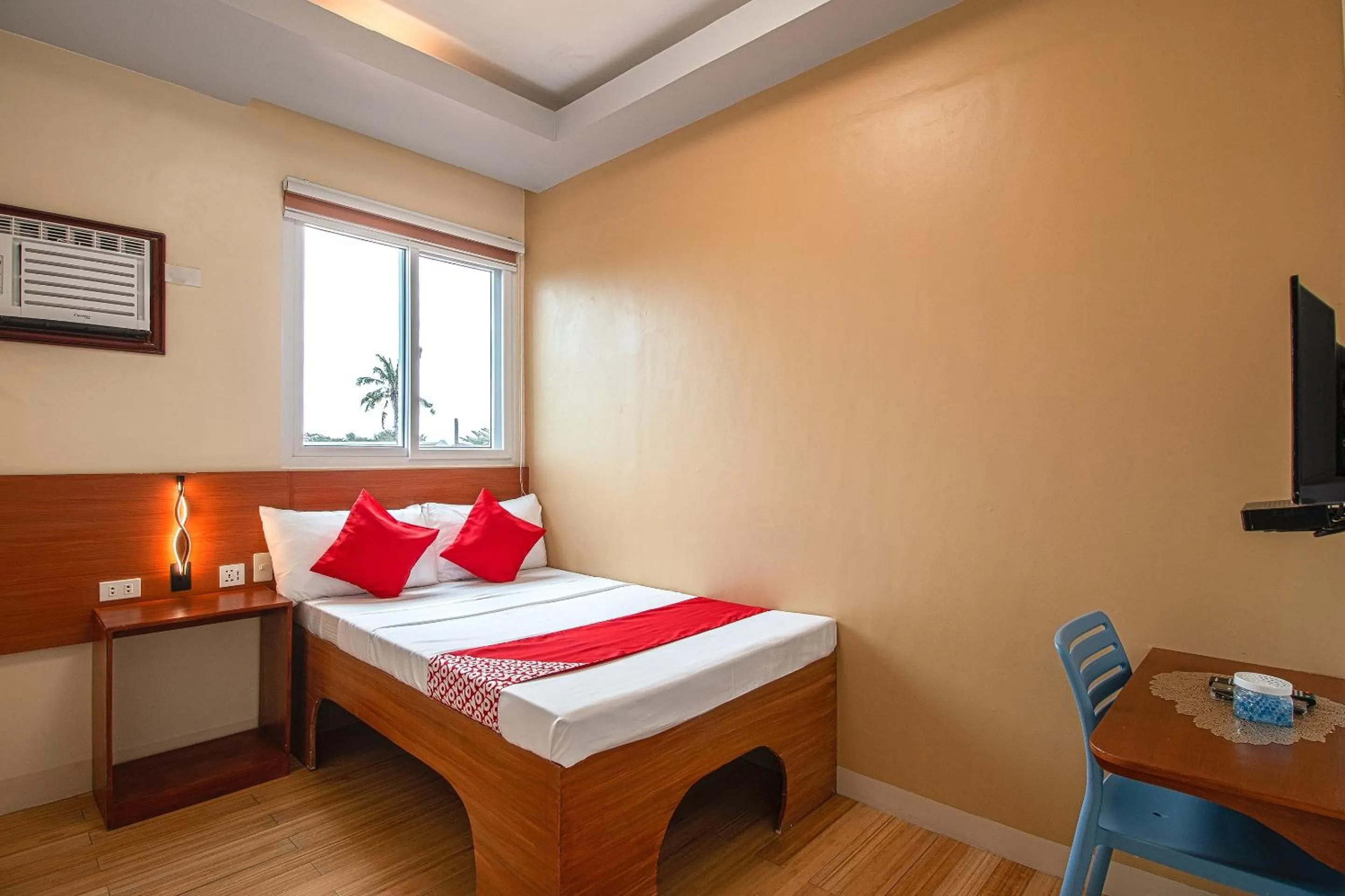 Bedroom, Bed in OYO 685 K Fortune Apartelle