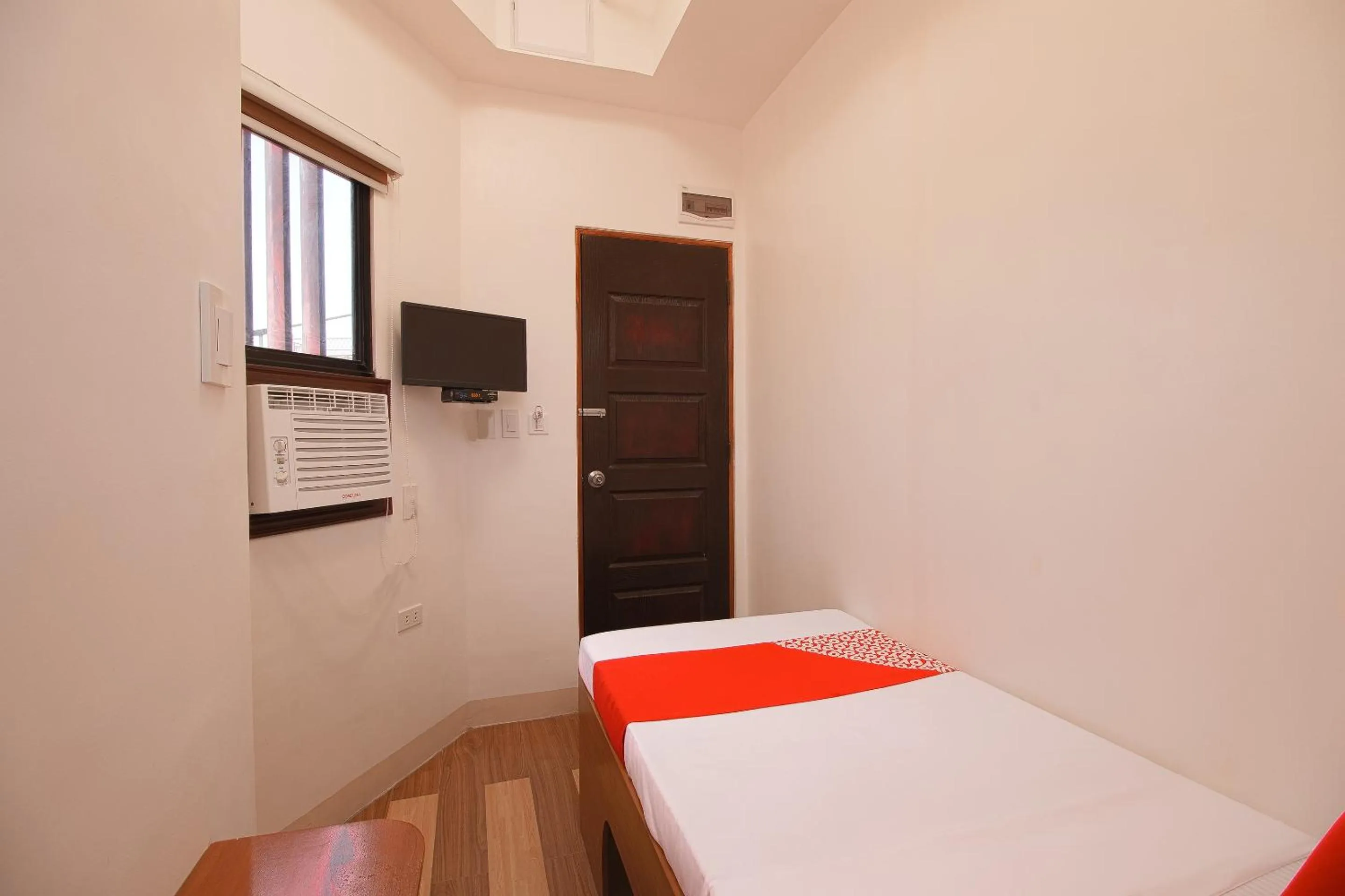 Bedroom, Bed in OYO 685 K Fortune Apartelle