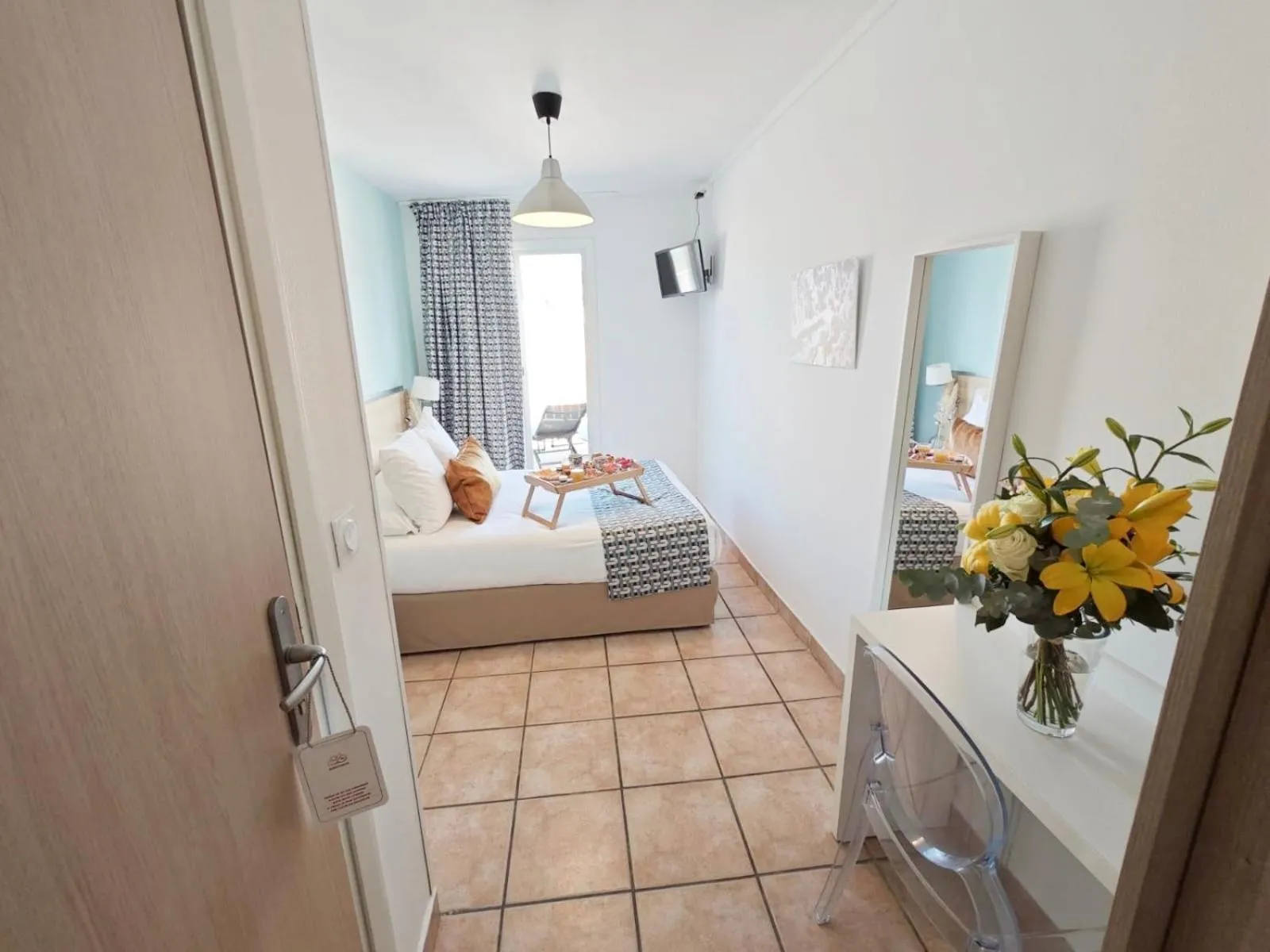 Photo of the whole room, Bed in HOTEL DES CALANQUES