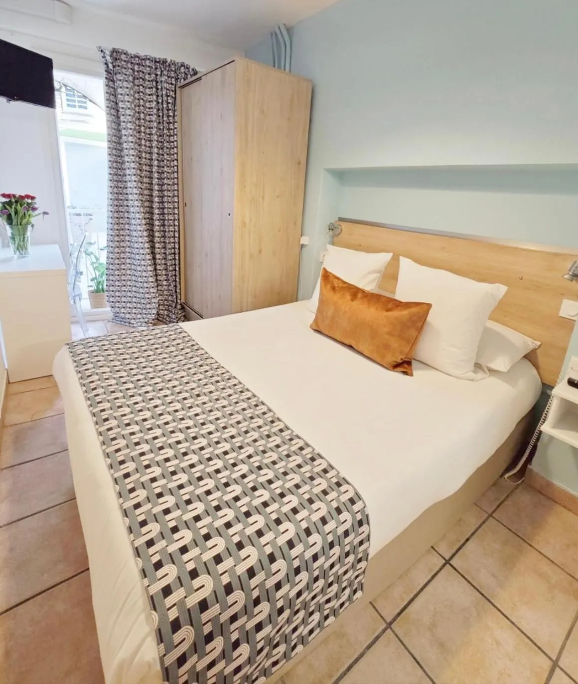 Bedroom, Bed in HOTEL DES CALANQUES