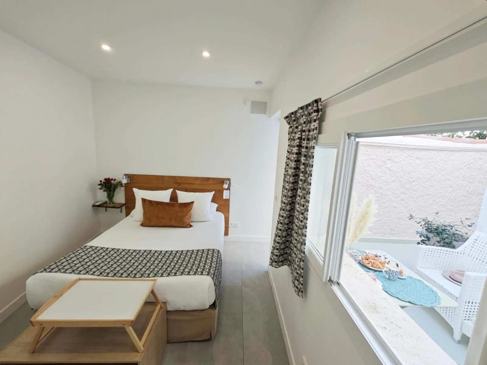 Photo of the whole room, Bed in HOTEL DES CALANQUES