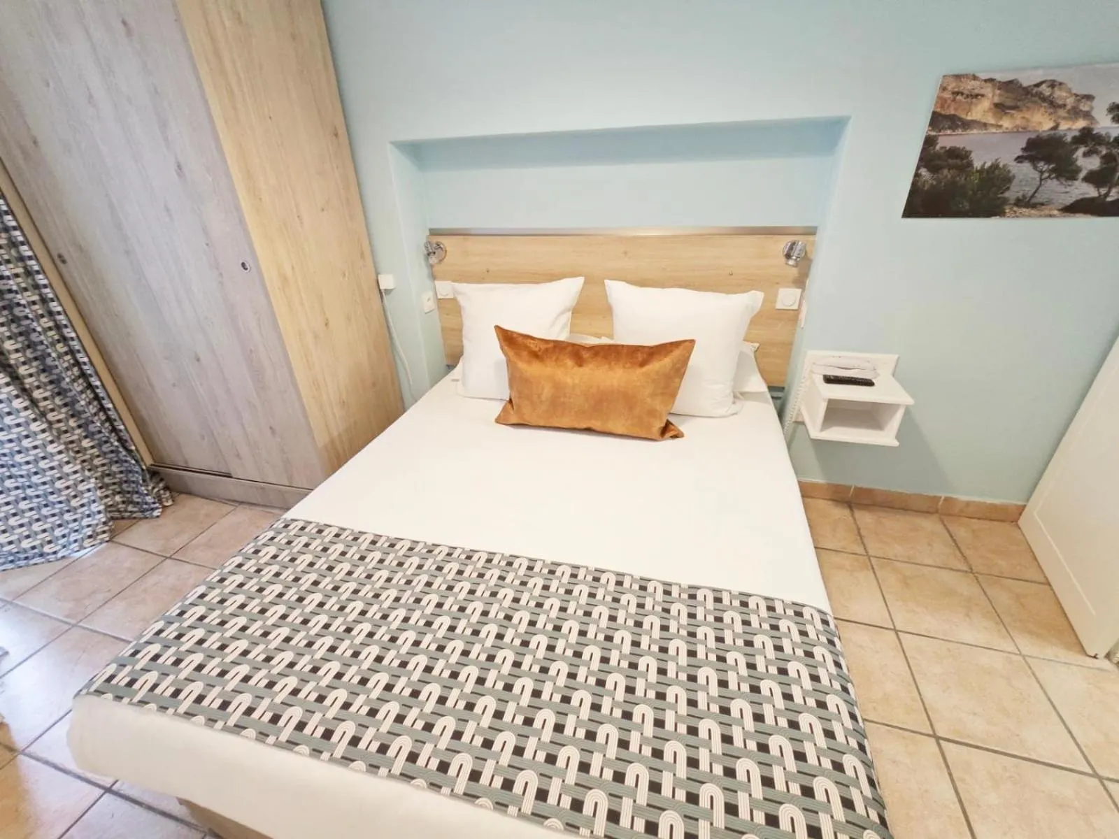 Bedroom, Bed in HOTEL DES CALANQUES