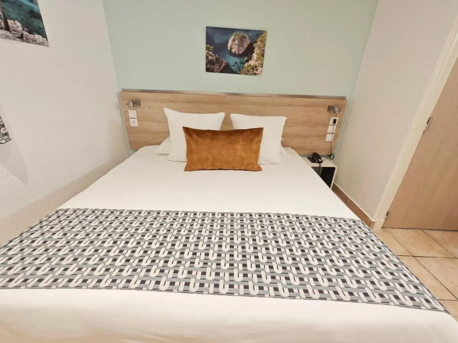 Standard Double or Twin Room with no balcony and no window in HOTEL DES CALANQUES Standard Double or Twin Room with no balcony and no window in HOTEL DES CALANQUES