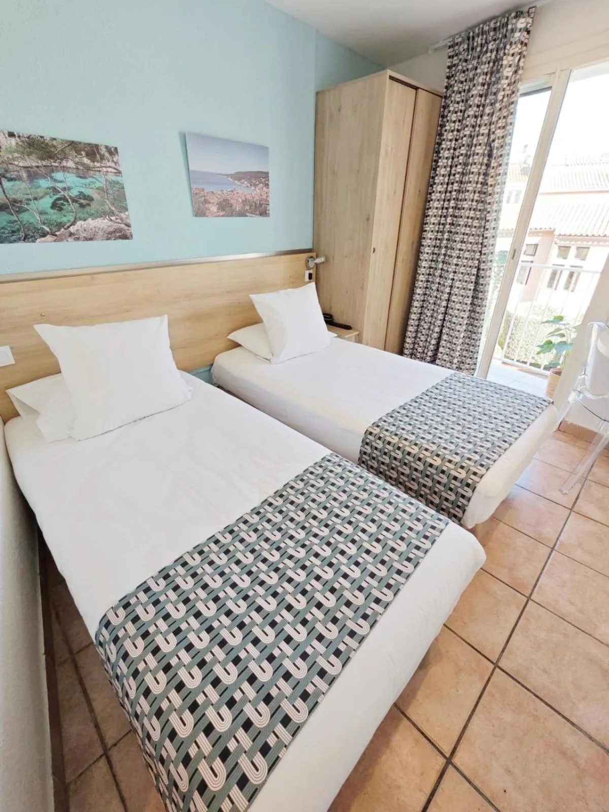Bed in HOTEL DES CALANQUES