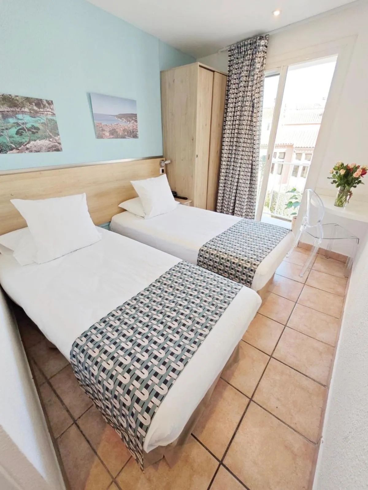 Bed in HOTEL DES CALANQUES