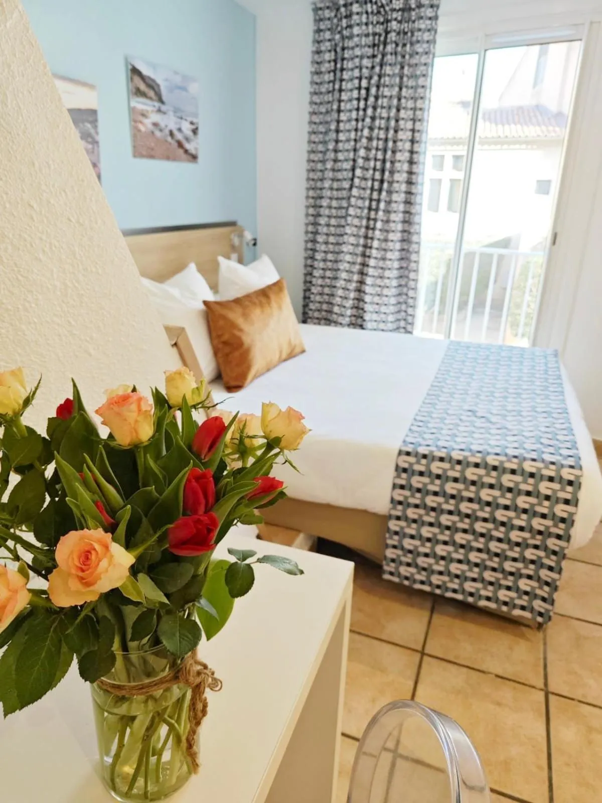 Bed in HOTEL DES CALANQUES