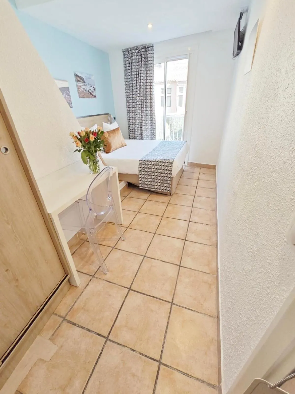 Bed in HOTEL DES CALANQUES