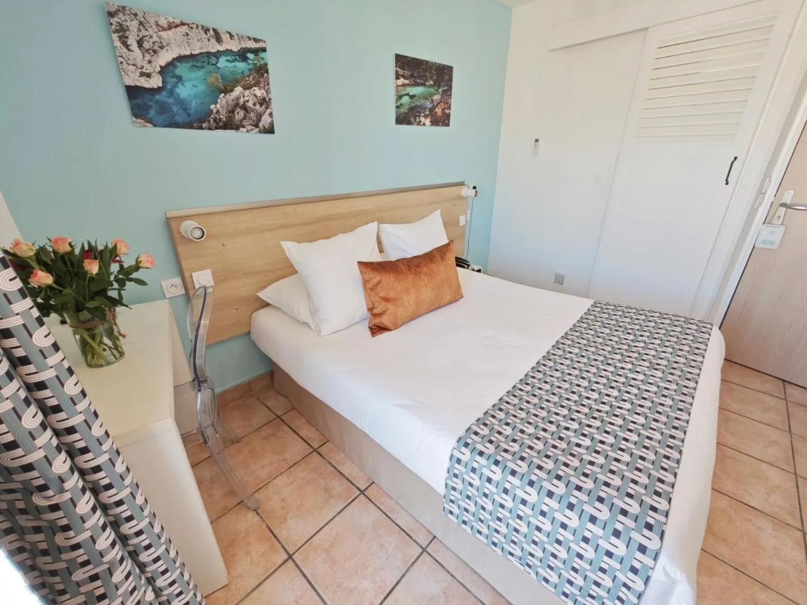 Bedroom, Bed in HOTEL DES CALANQUES