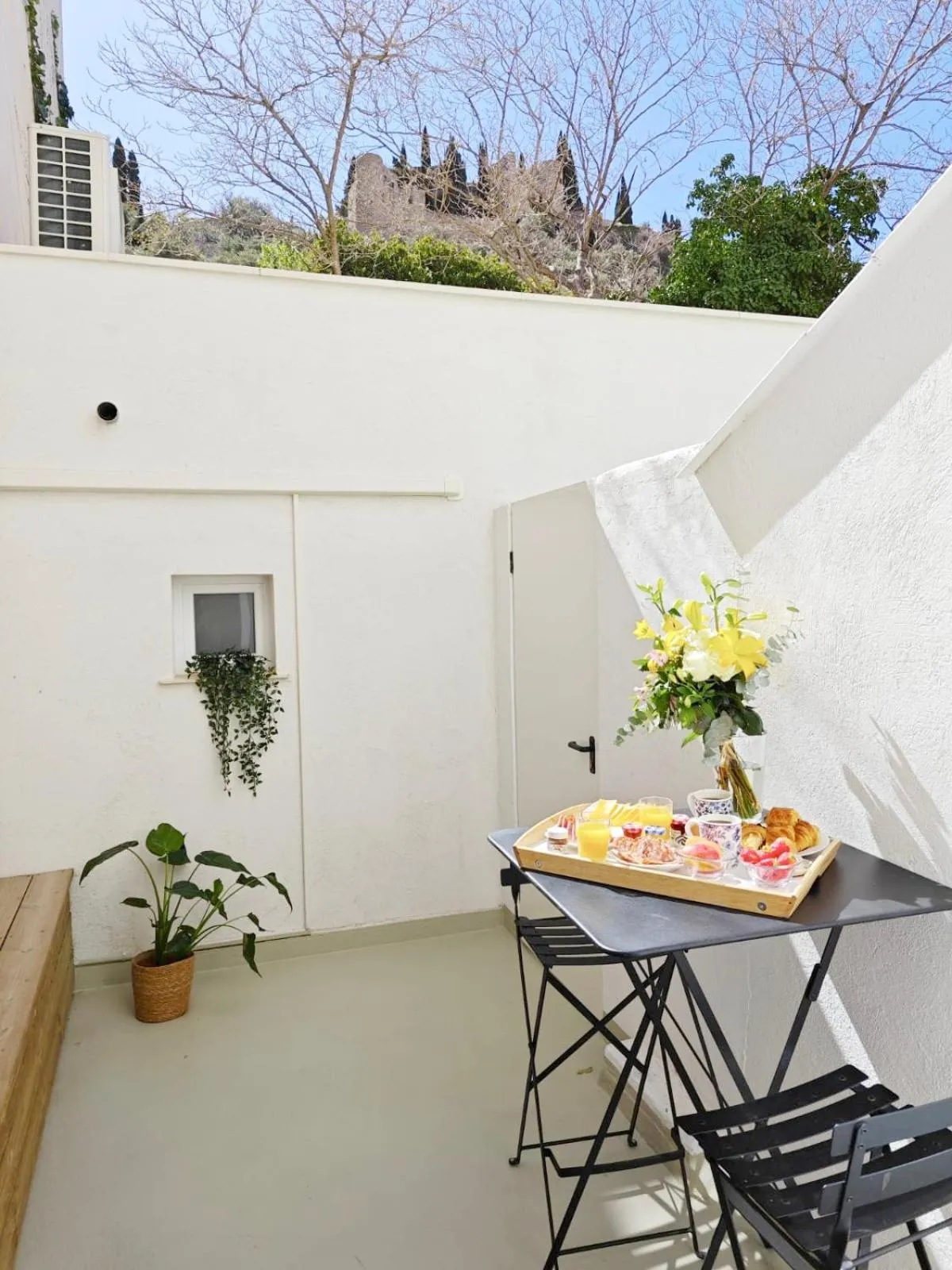 Patio in HOTEL DES CALANQUES