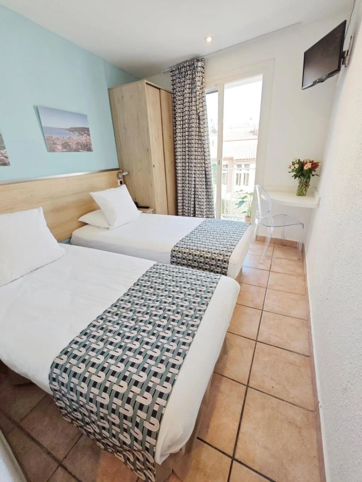 Bed in HOTEL DES CALANQUES