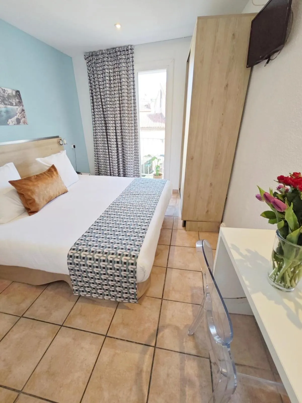 Bed in HOTEL DES CALANQUES