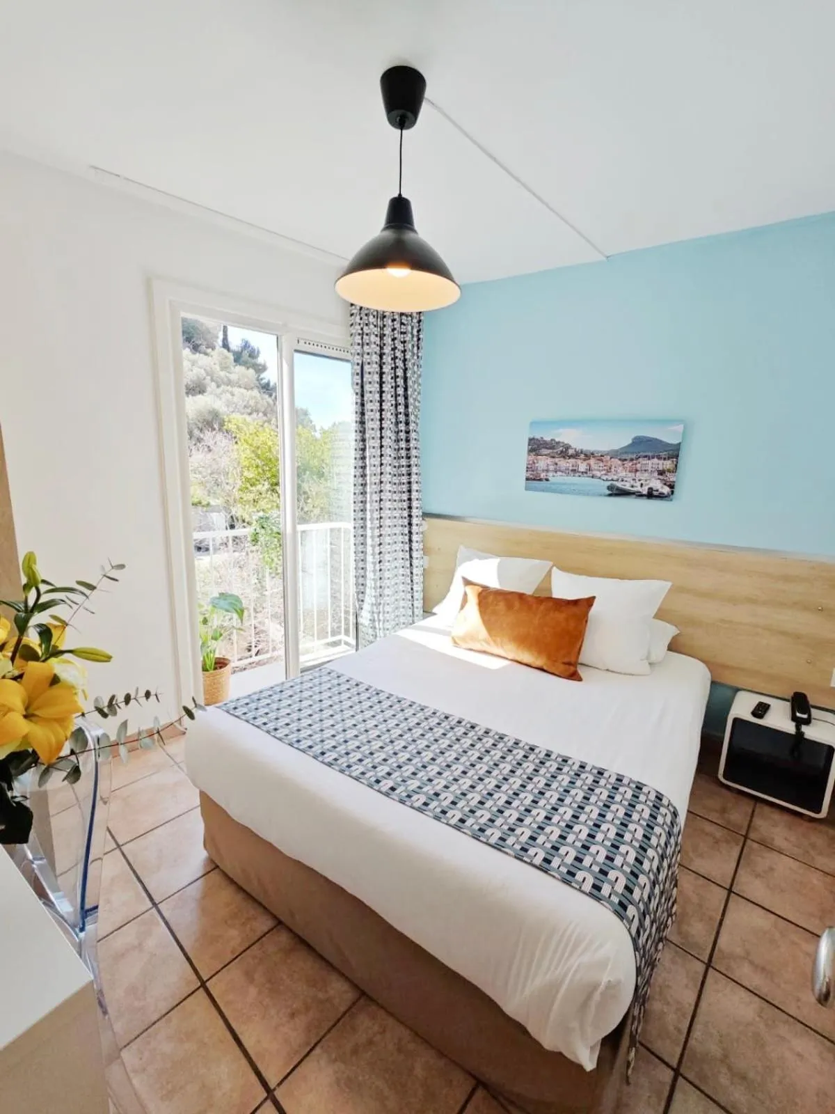 Bed in HOTEL DES CALANQUES