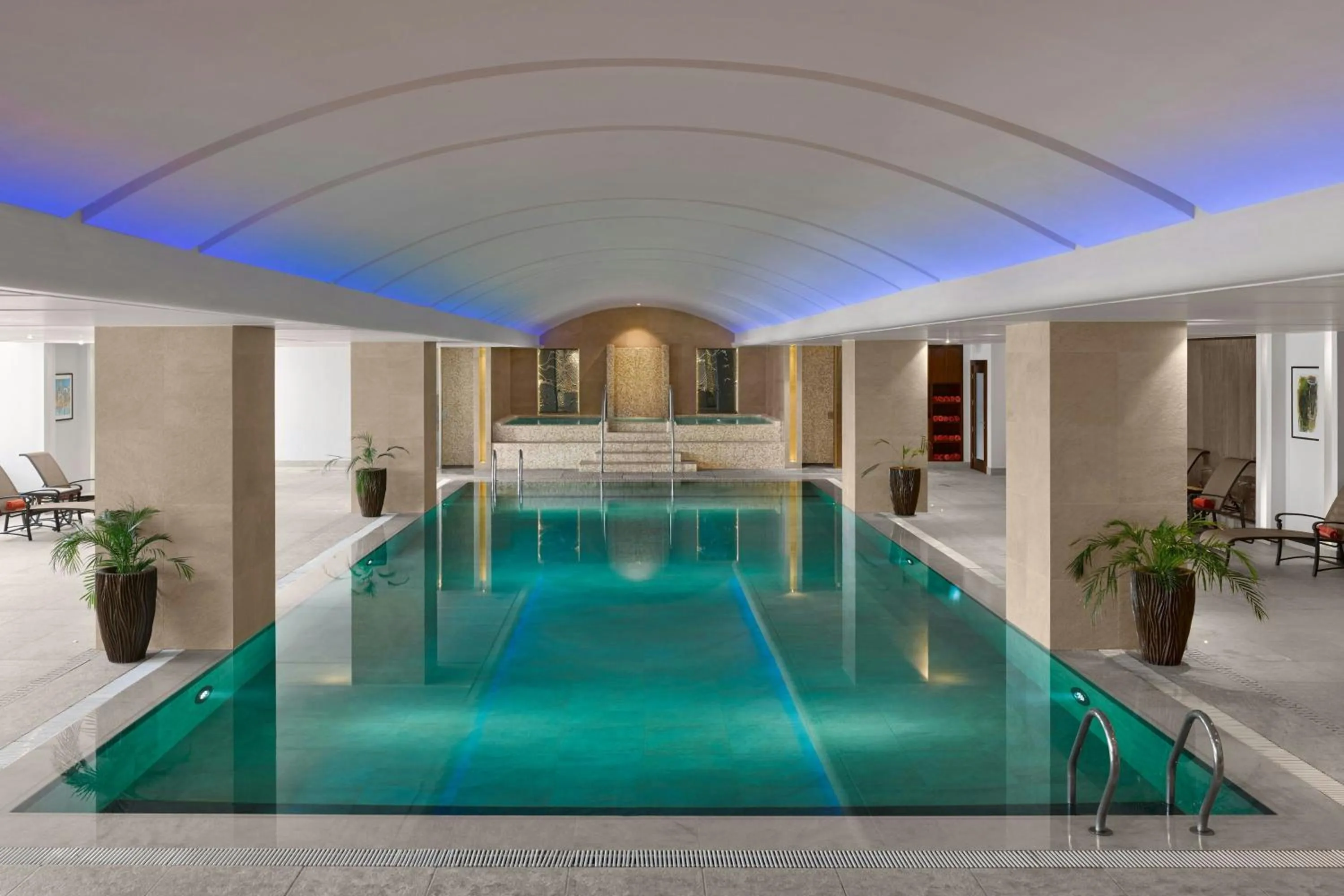 Swimming pool in Sheraton Amman Al Nabil Hotel