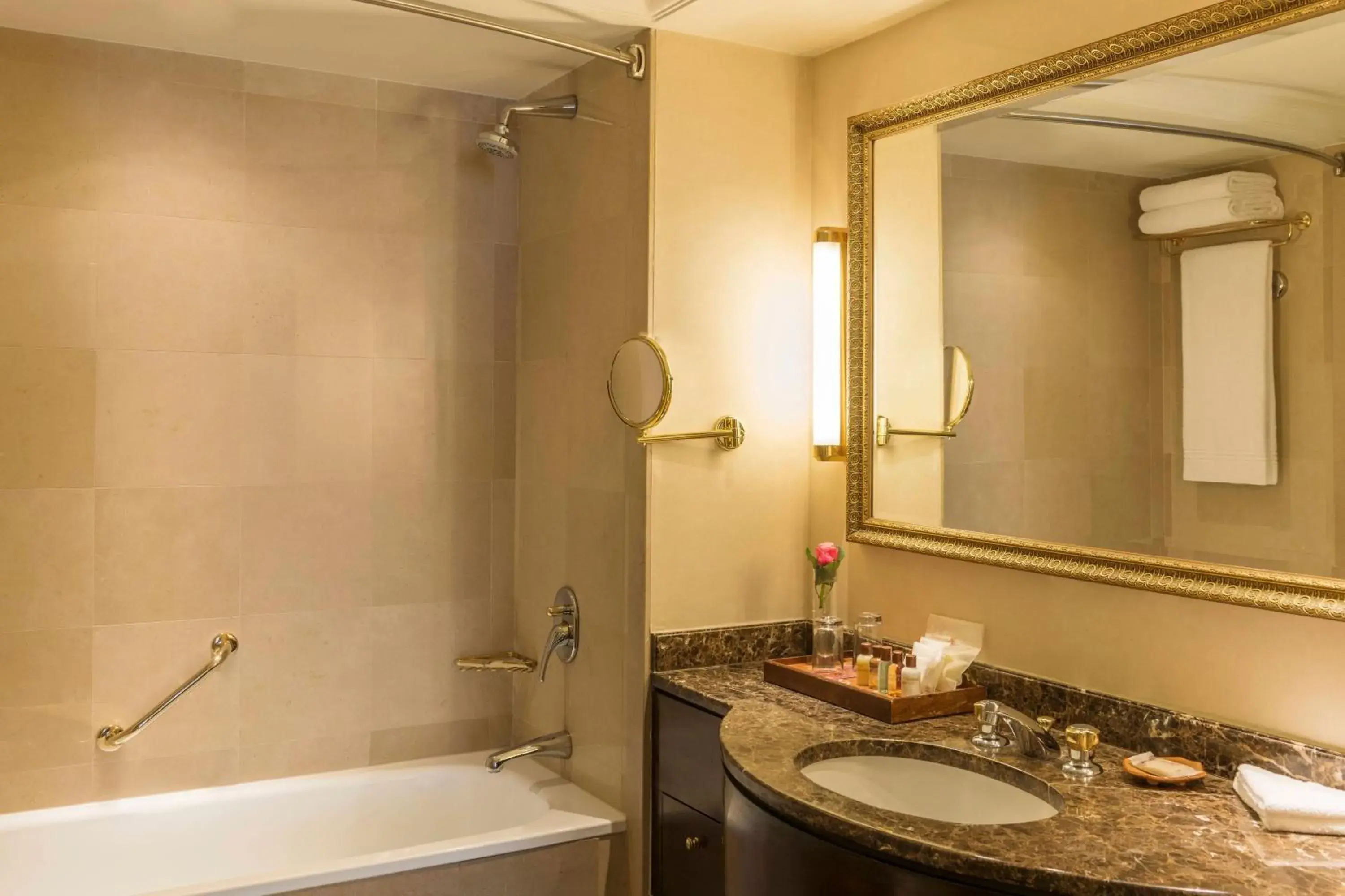 Premium Twin Bed, Guest room, 2 Twin/Single Bed(s) in Sheraton Amman Al Nabil Hotel Premium Twin Bed, Guest room, 2 Twin/Single Bed(s) in Sheraton Amman Al Nabil Hotel