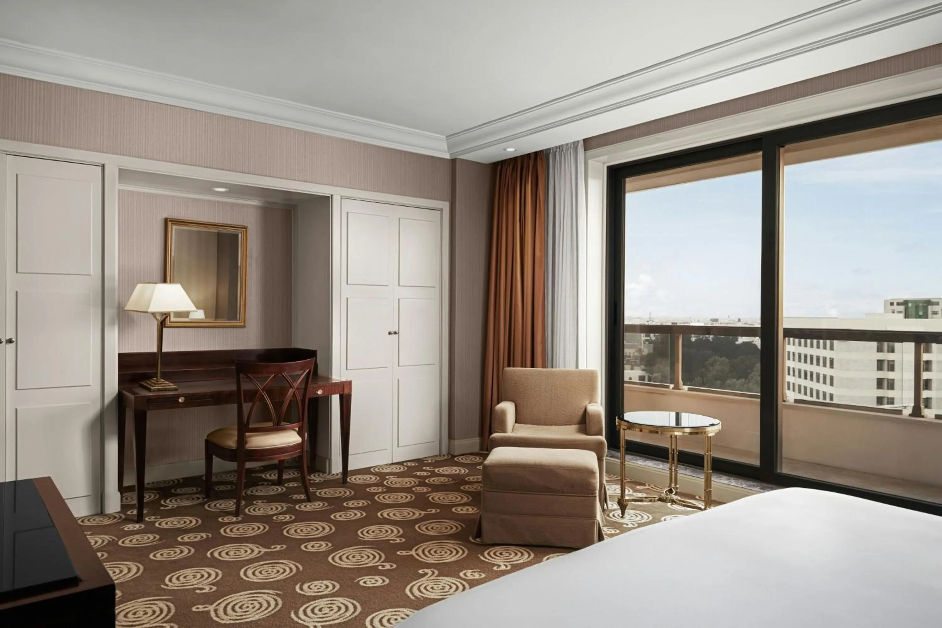 Photo of the whole room, Bed in Sheraton Amman Al Nabil Hotel