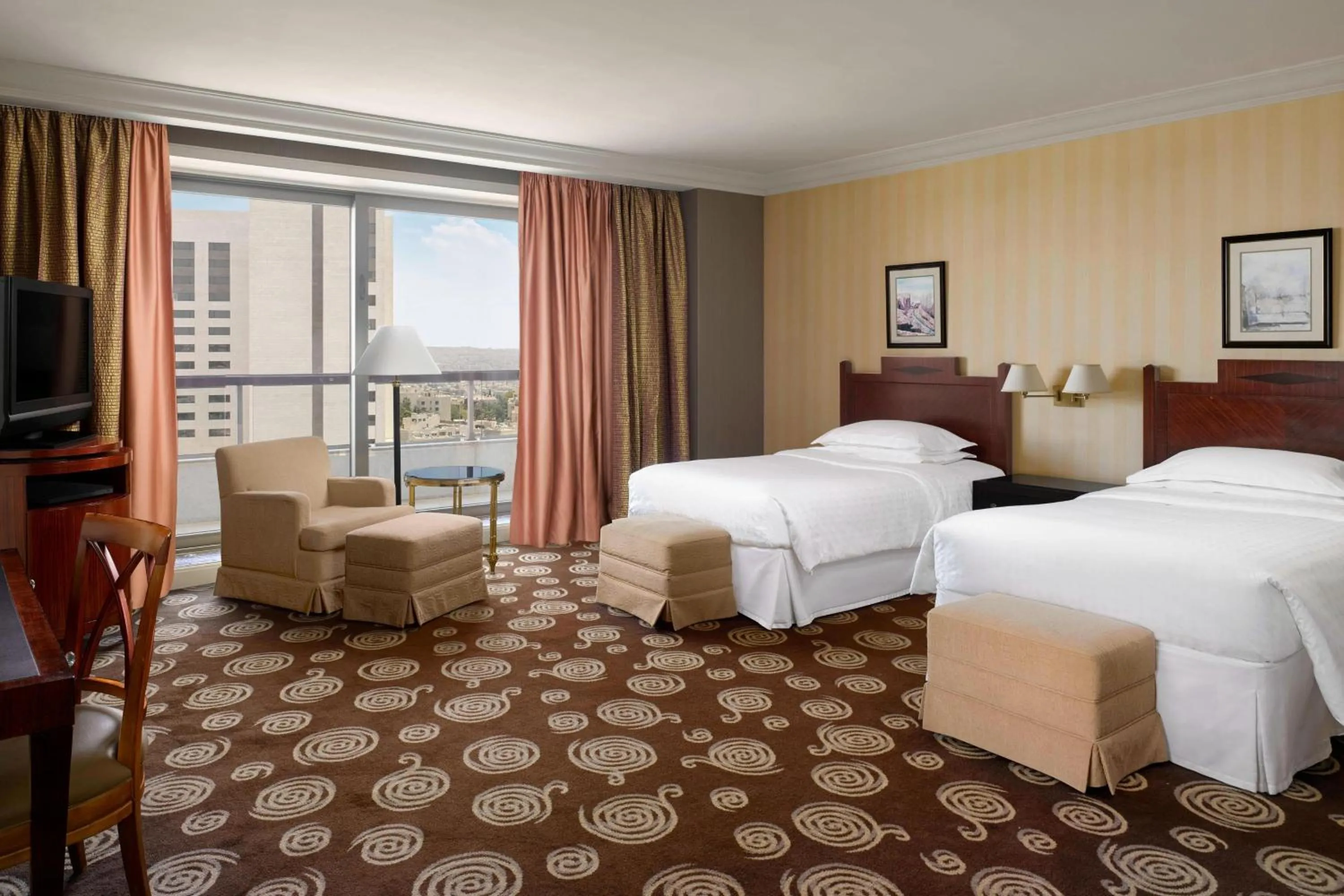 Photo of the whole room, Bed in Sheraton Amman Al Nabil Hotel