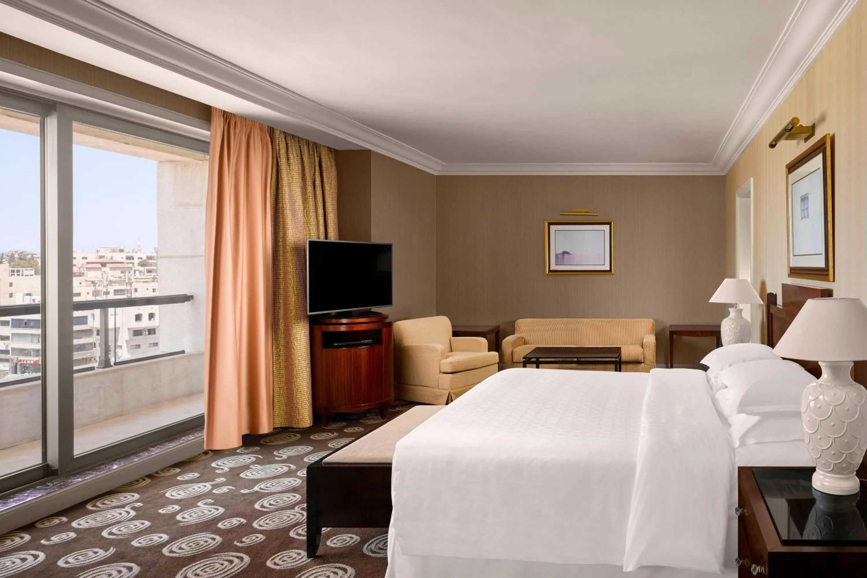 Photo of the whole room, Bed in Sheraton Amman Al Nabil Hotel