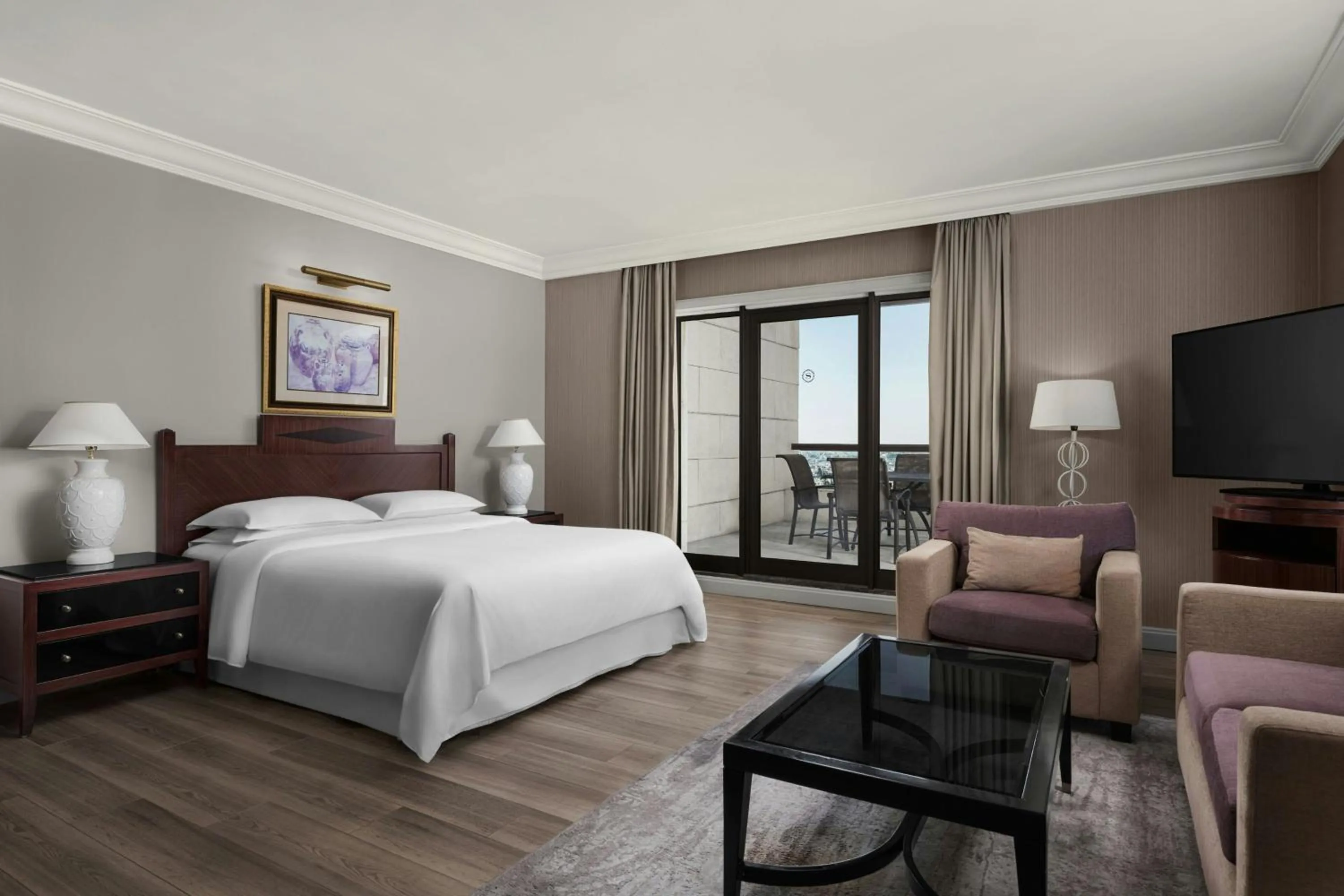 Photo of the whole room, Bed in Sheraton Amman Al Nabil Hotel