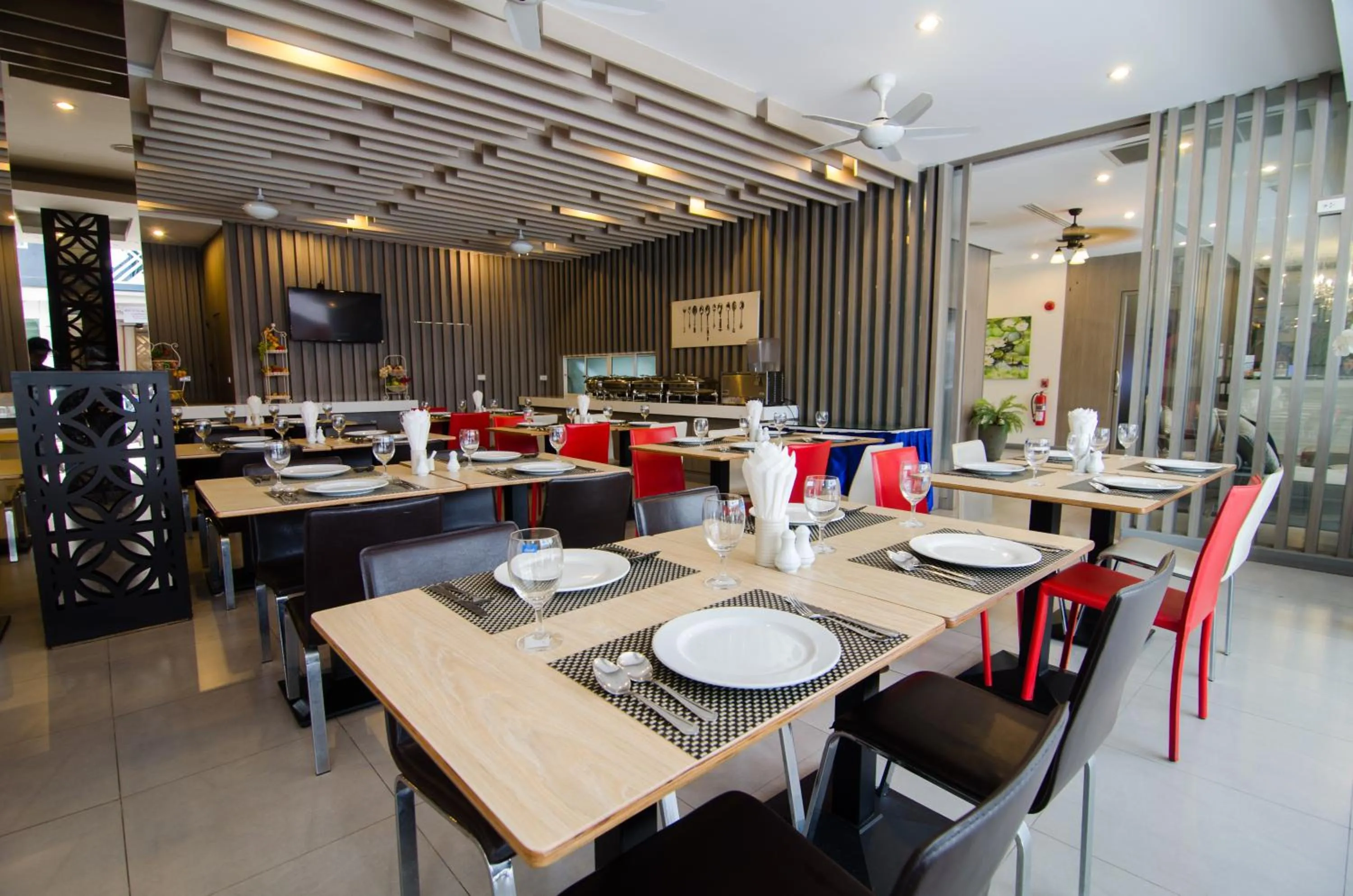 Restaurant/places to eat in Mirage Express Patong Phuket Hotel