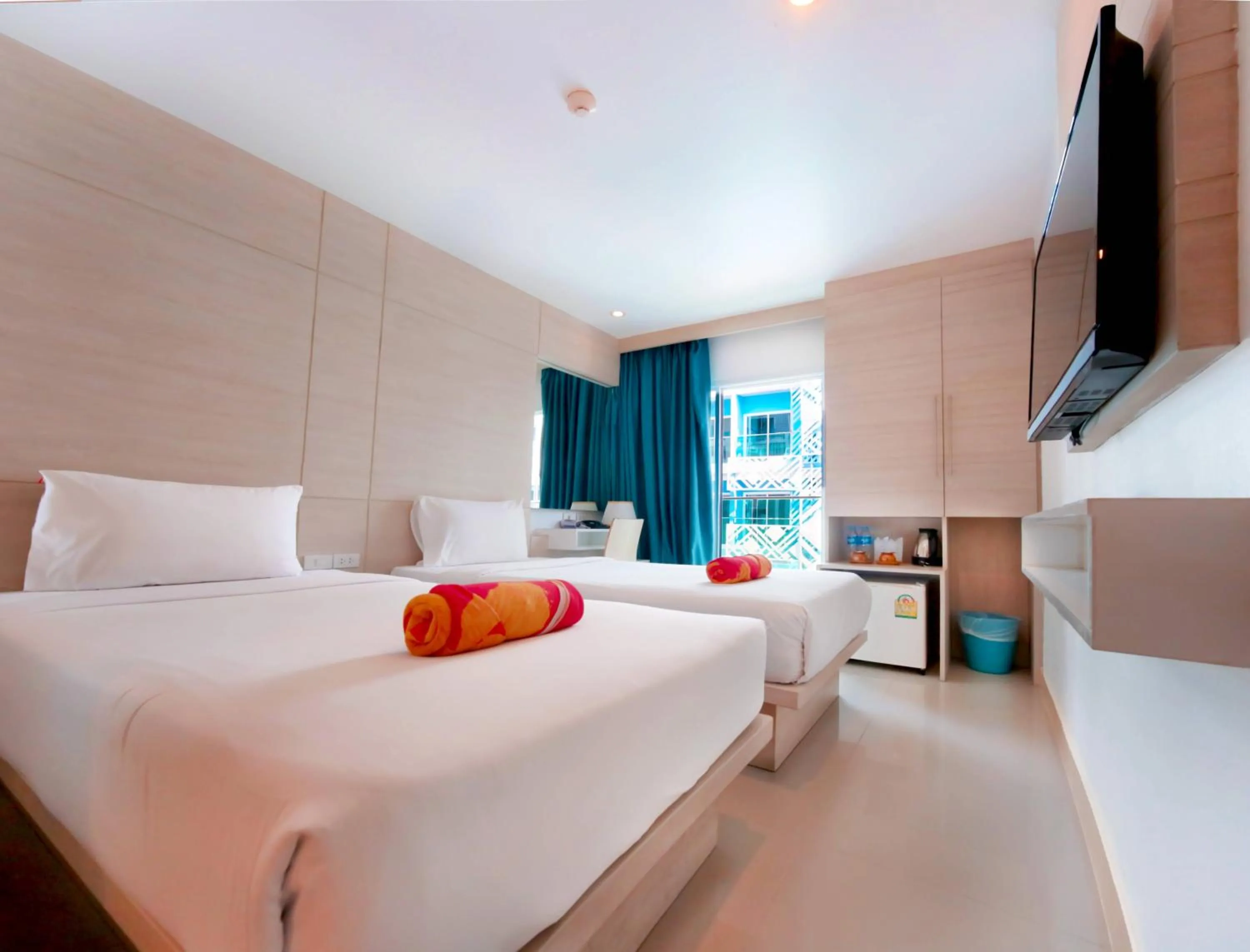 Photo of the whole room, Bed in Mirage Express Patong Phuket Hotel