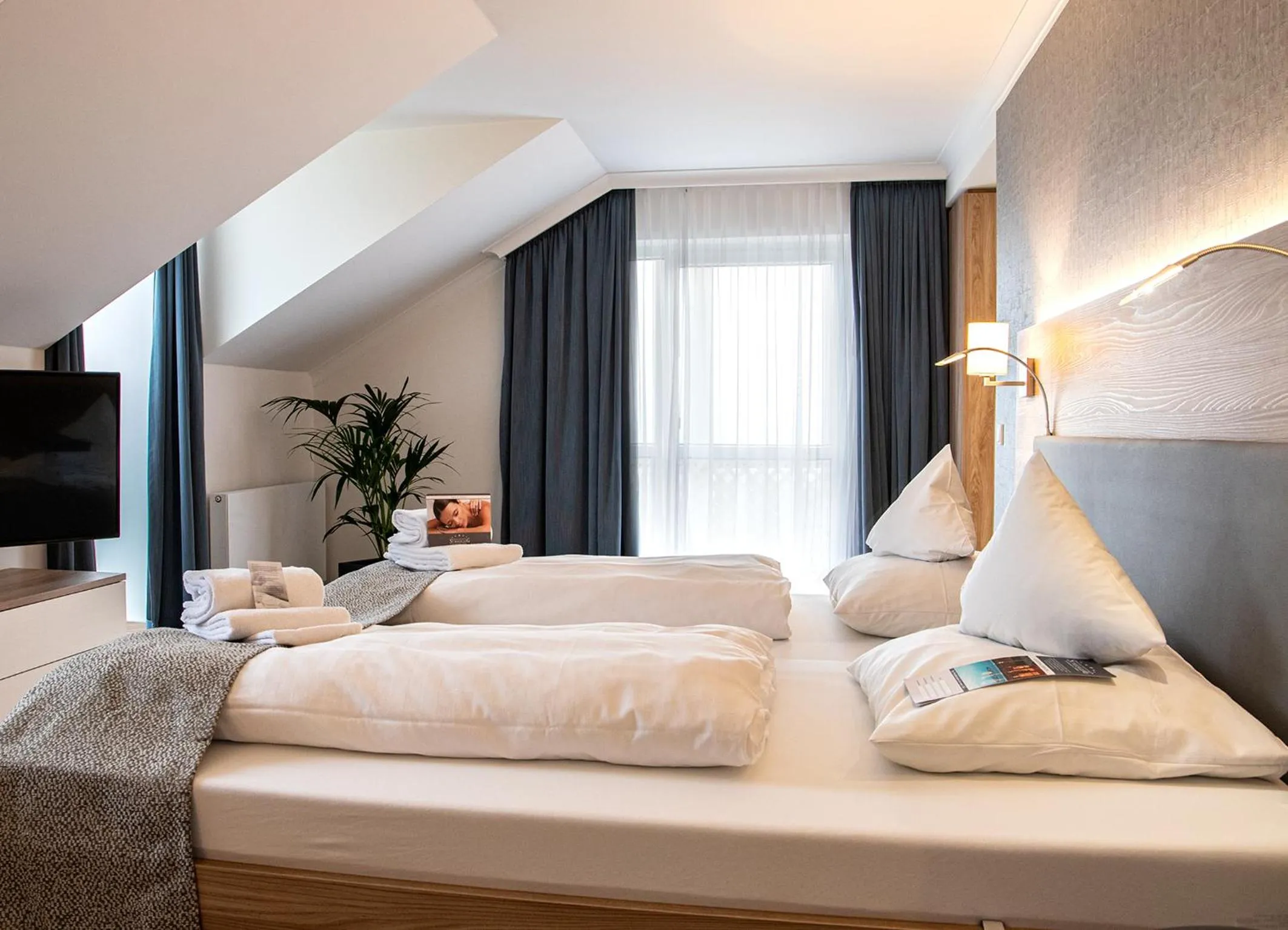 Bedroom, Bed in Hotel St. Wolfgang