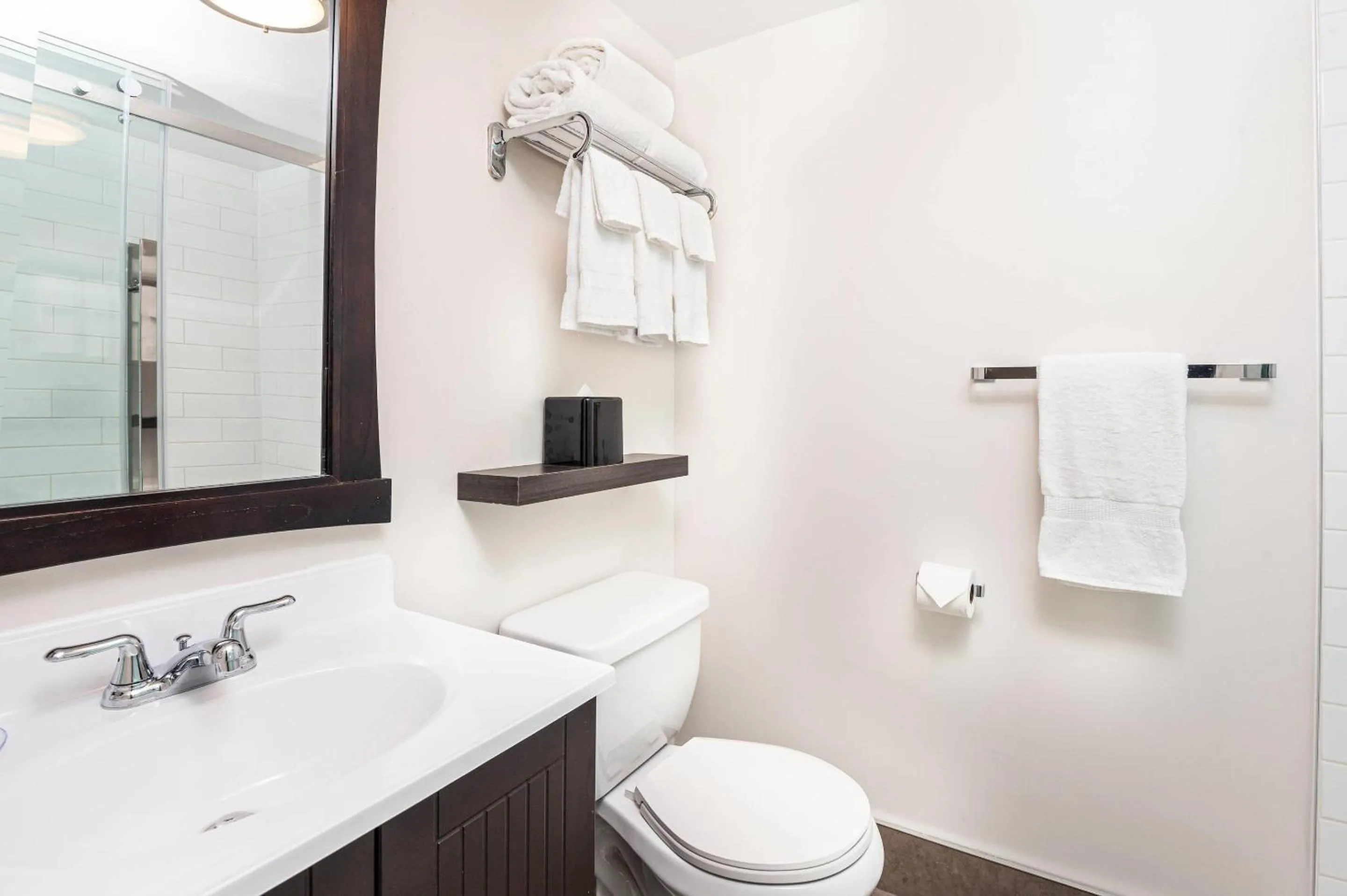 Bedroom in Quality Inn & Conference Centre Kingston Central