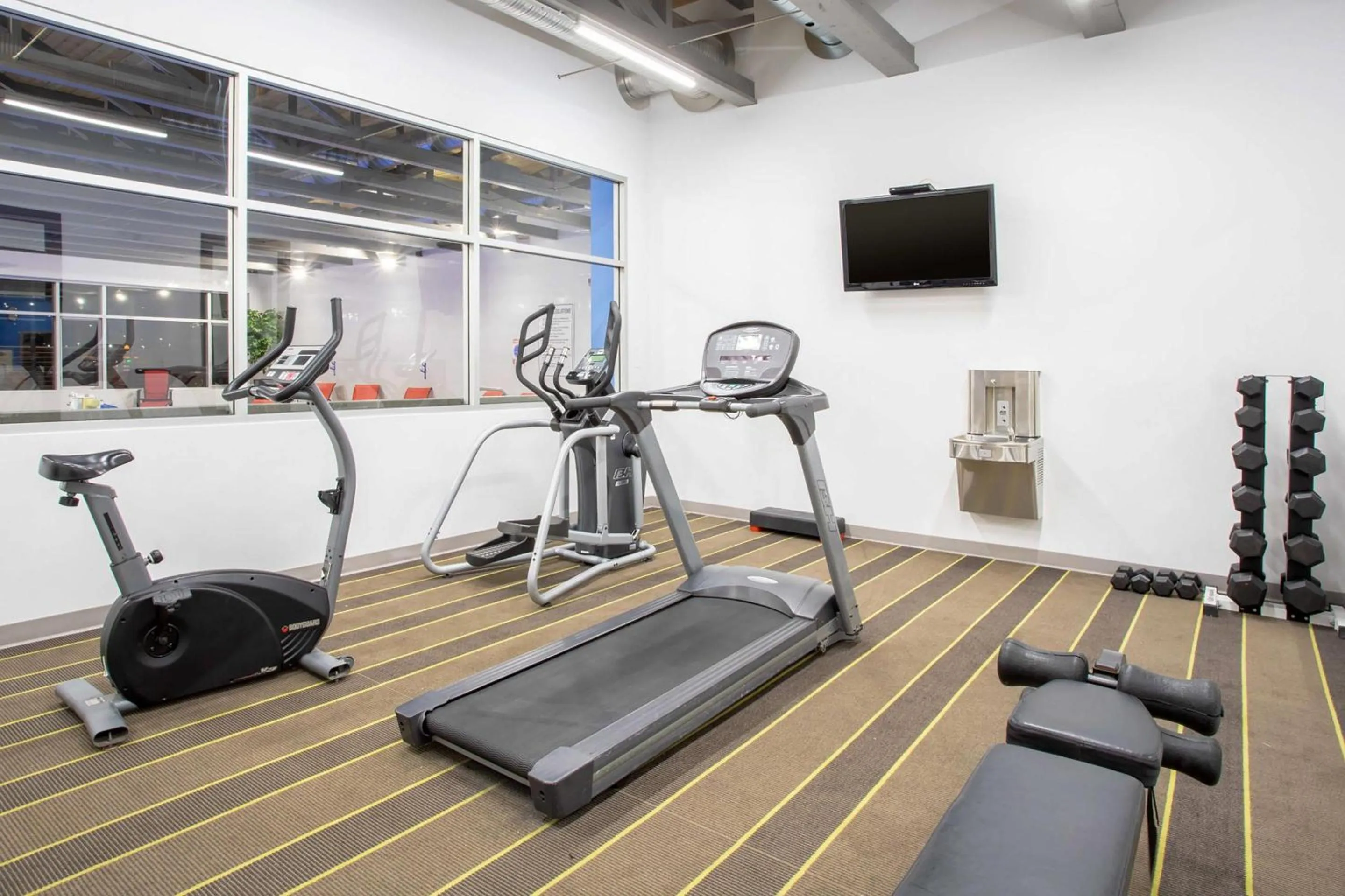 Fitness centre/facilities in Quality Inn & Conference Centre Kingston Central