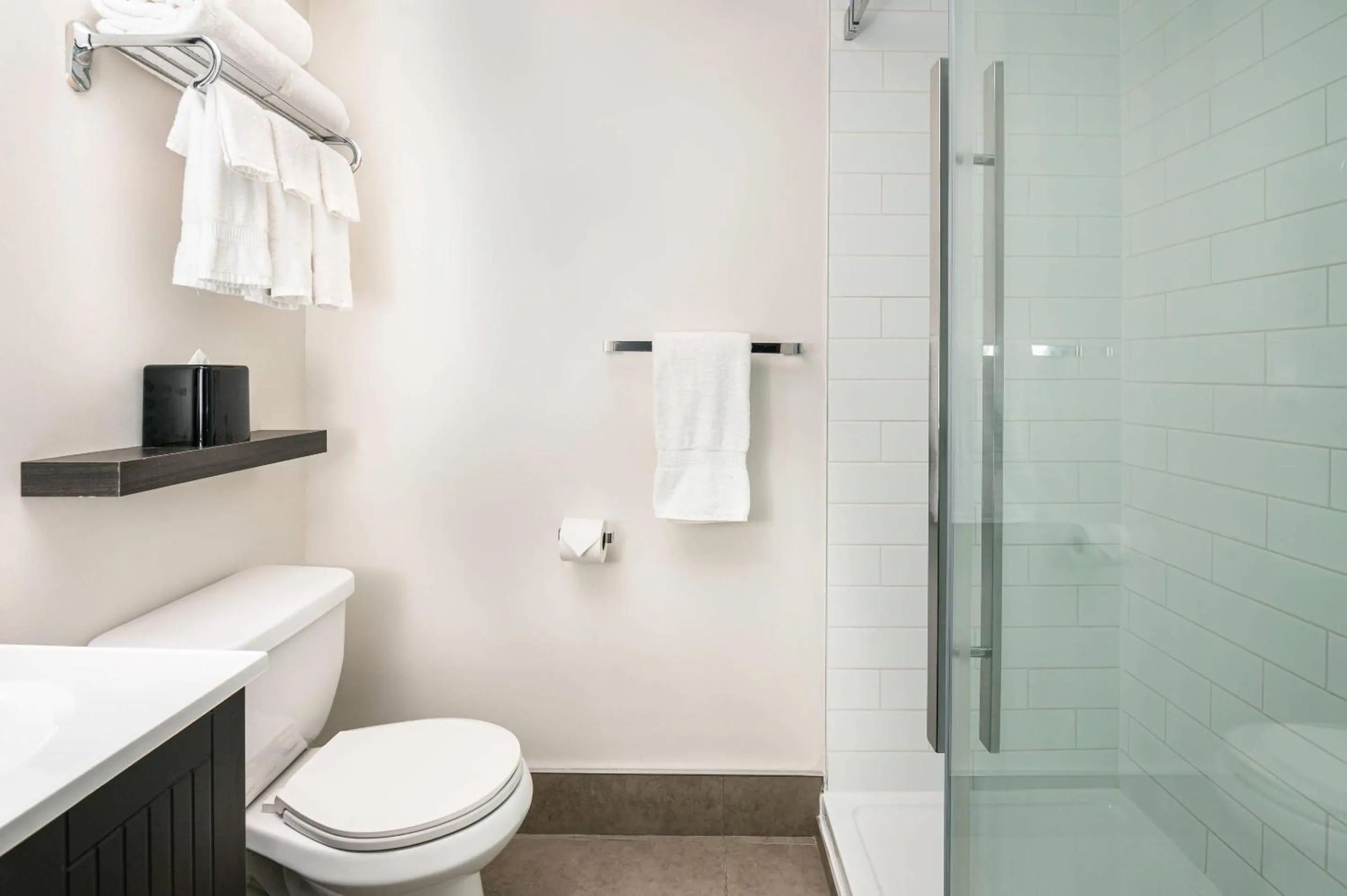 Bedroom in Quality Inn & Conference Centre Kingston Central