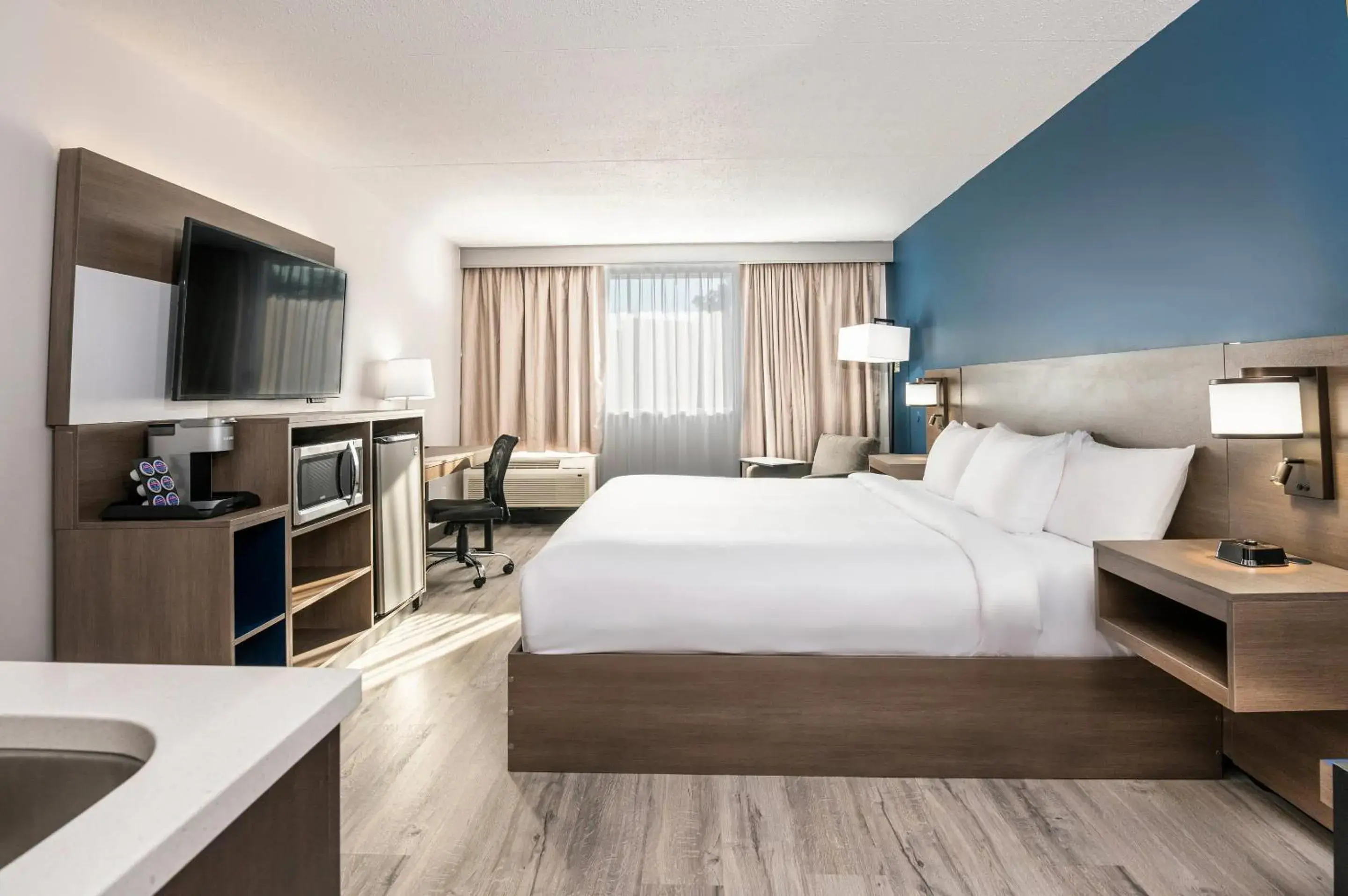 Bedroom, Bed in Comfort Suites Kingston Central Bedroom, Bed in Comfort Suites Kingston Central