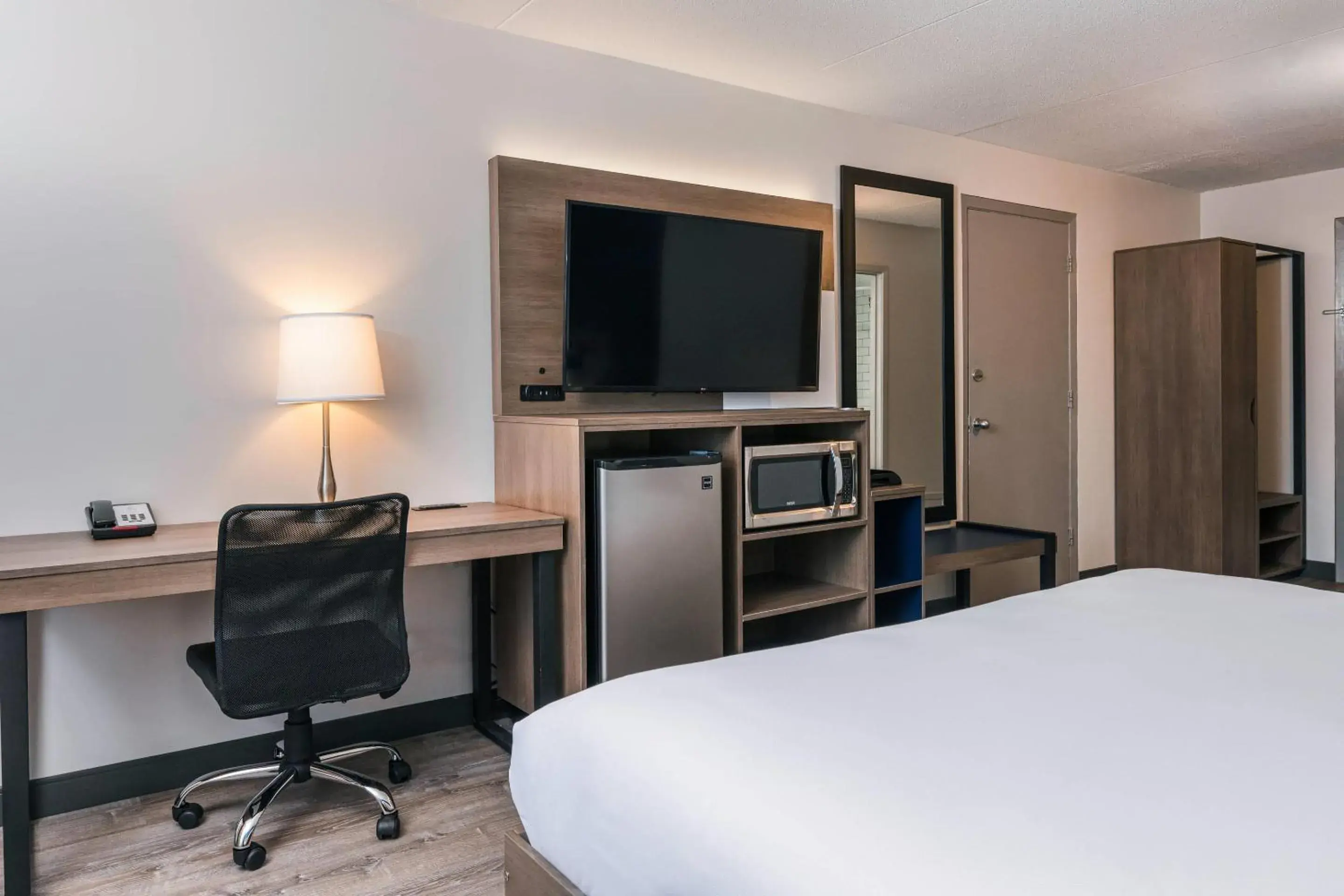 Bedroom, Bed in Comfort Suites Kingston Central Bedroom, Bed in Comfort Suites Kingston Central