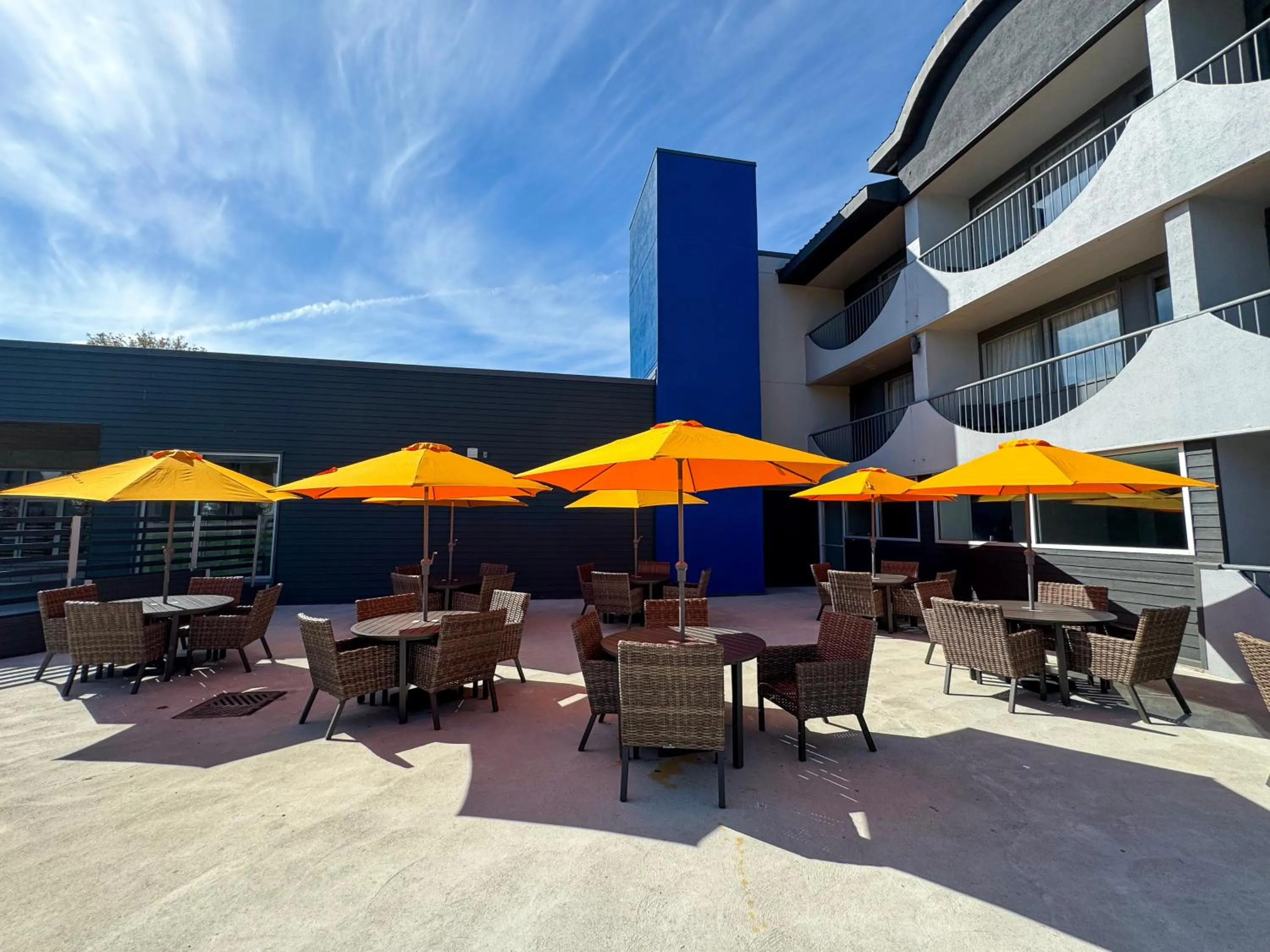 Patio in Comfort Suites Kingston Central