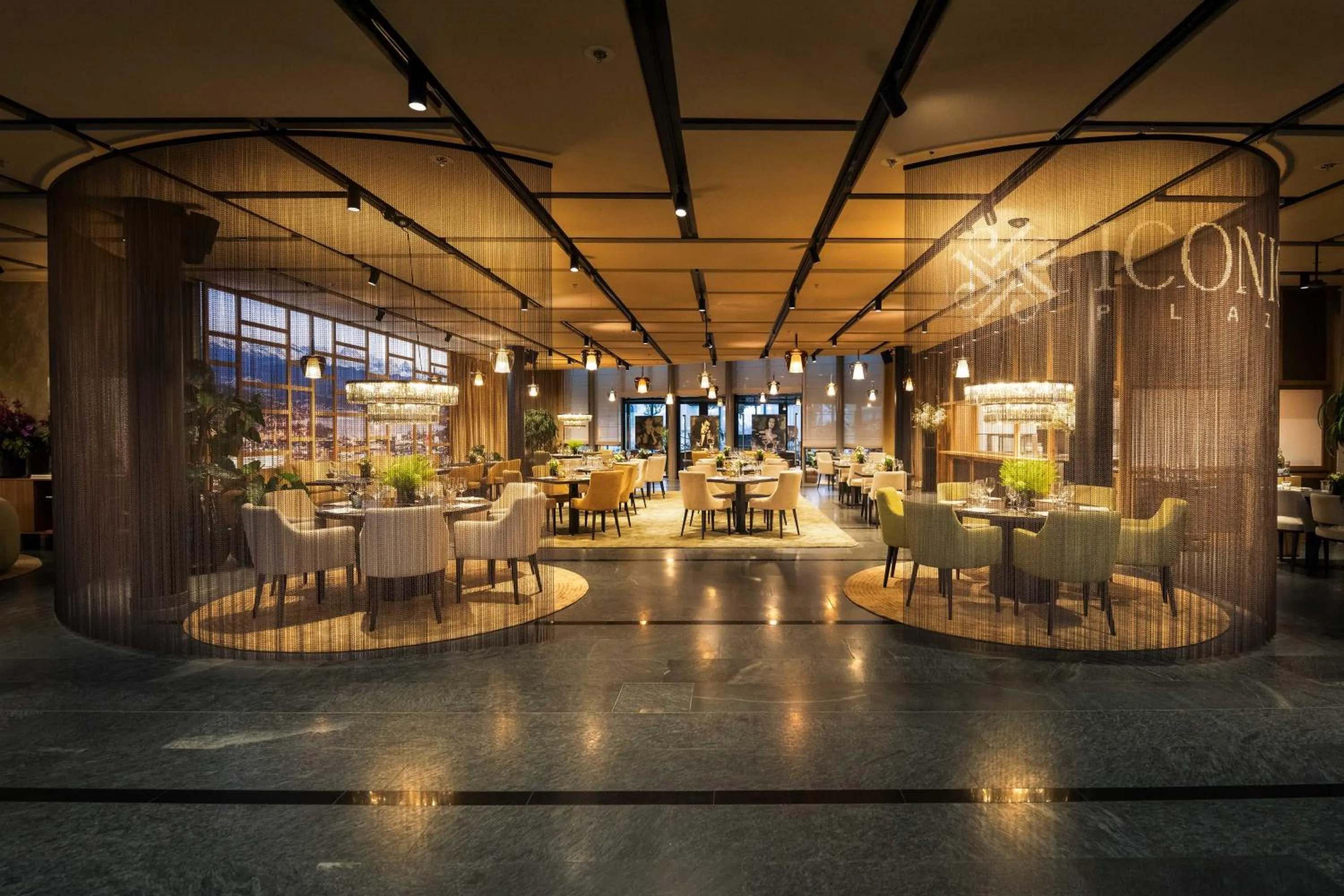 Restaurant/places to eat in Seedamm Plaza