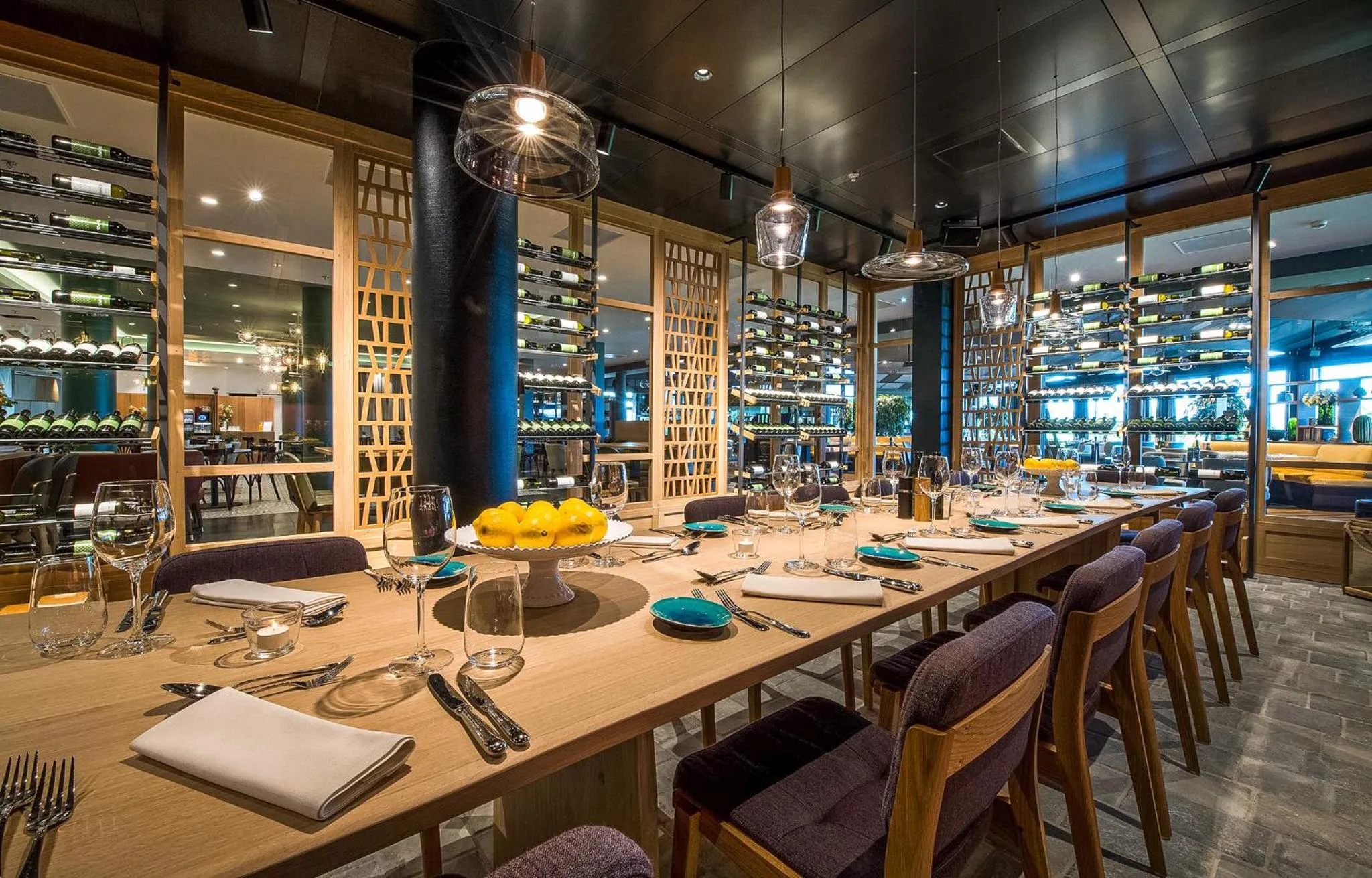 Restaurant/places to eat in Seedamm Plaza