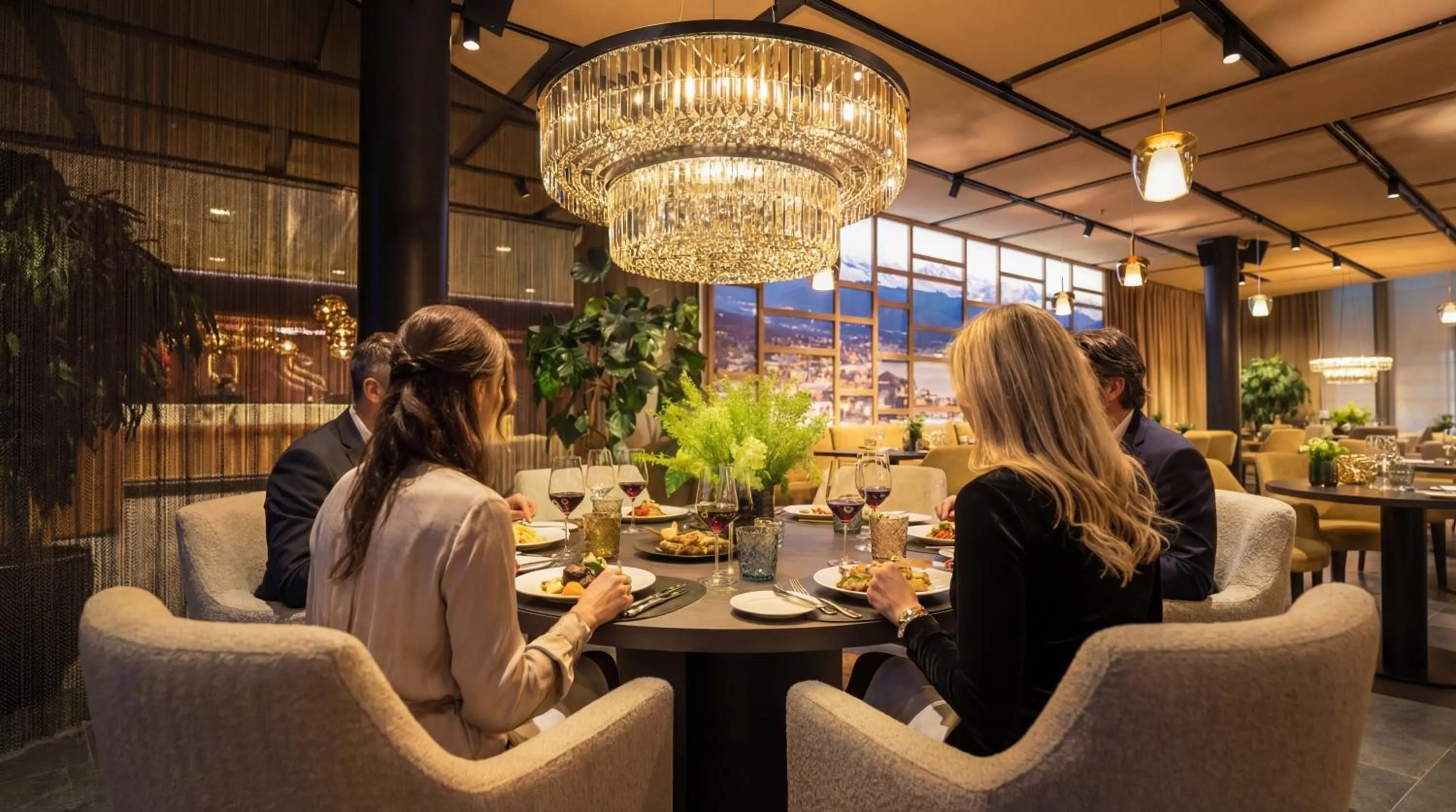 Restaurant/places to eat in Seedamm Plaza