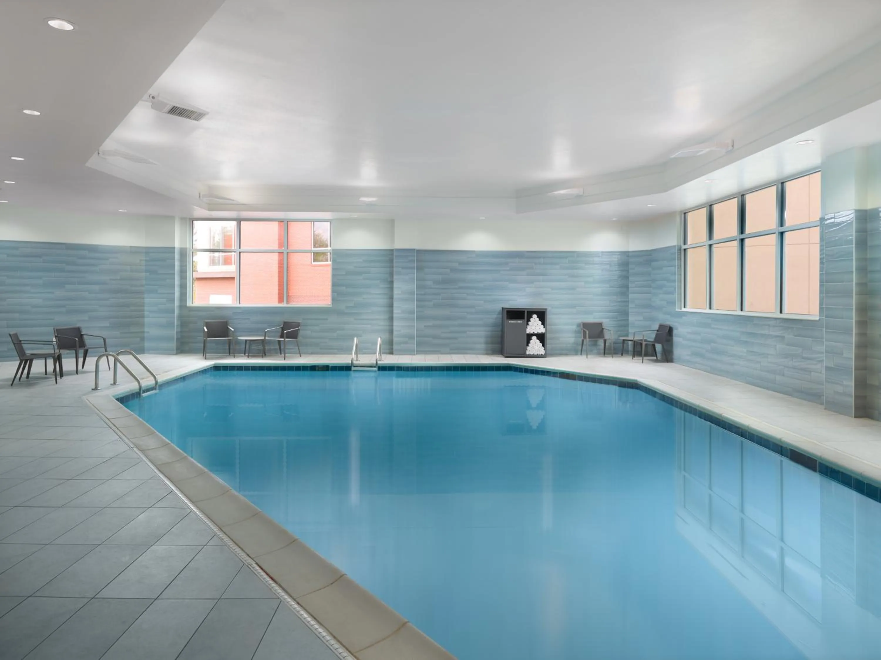 Swimming pool in Holiday Inn & Suites Atlanta Perimeter Dunwoody, an IHG Hotel