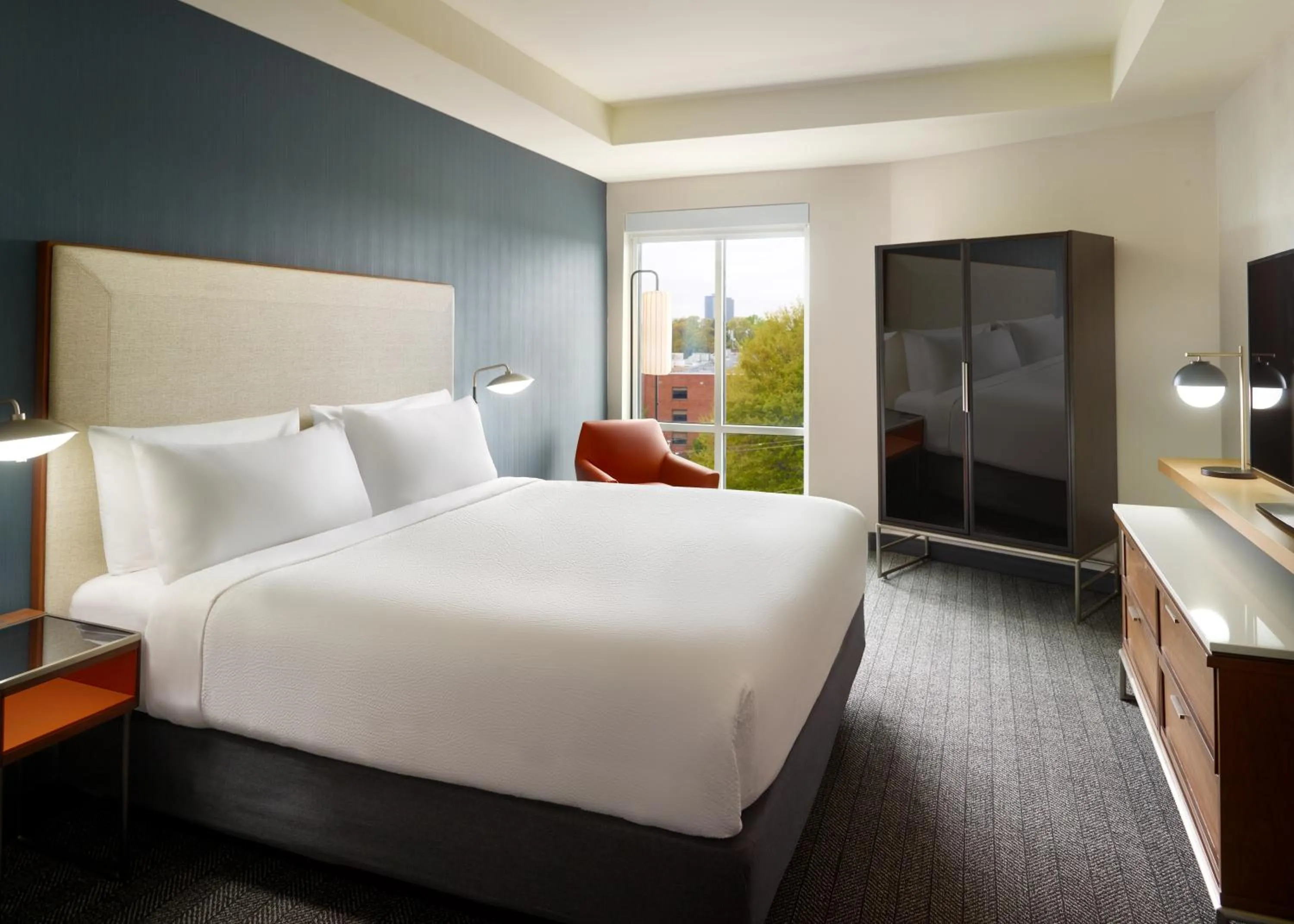 Bed in Holiday Inn & Suites Atlanta Perimeter Dunwoody, an IHG Hotel