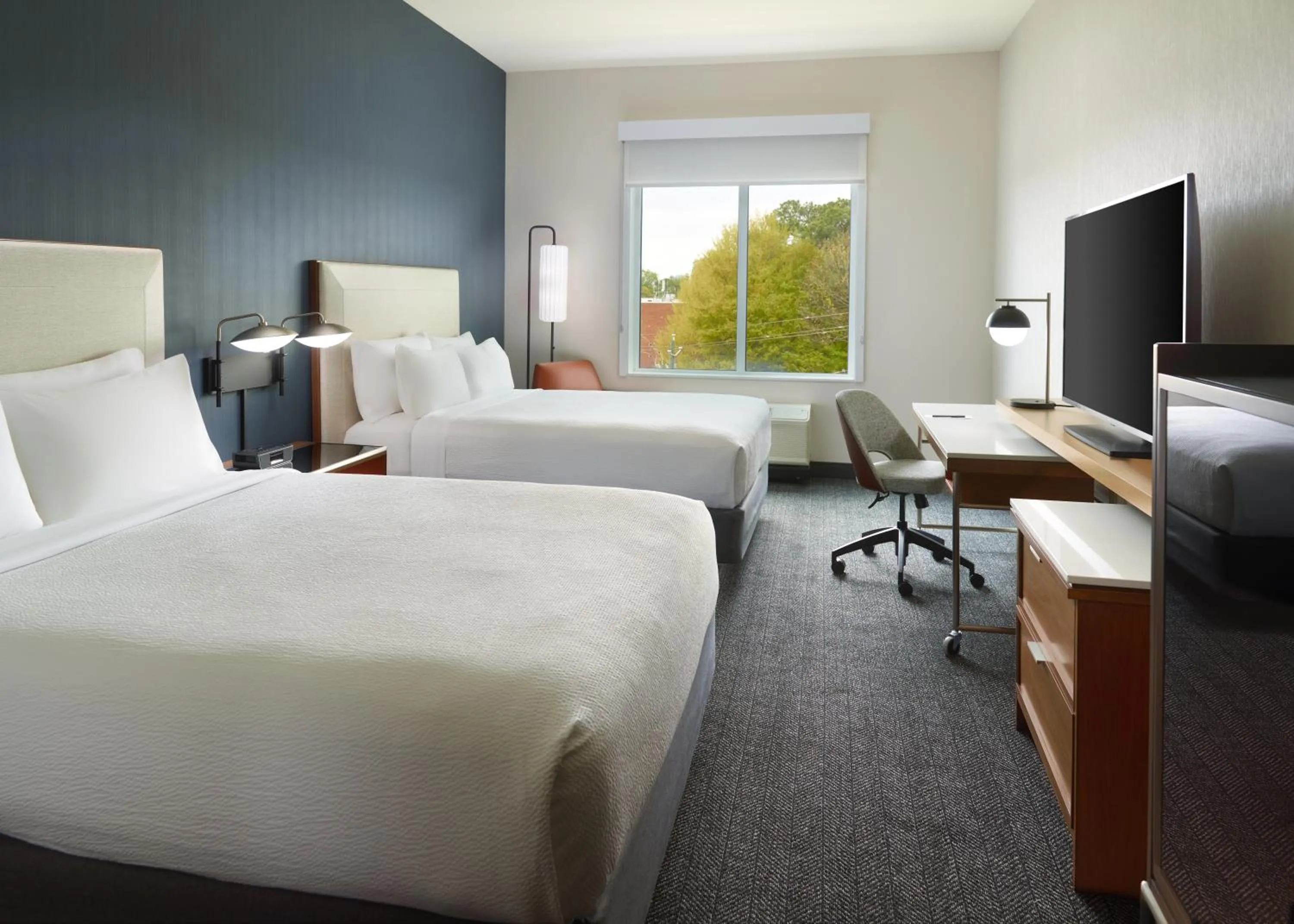 Bed in Holiday Inn & Suites Atlanta Perimeter Dunwoody, an IHG Hotel