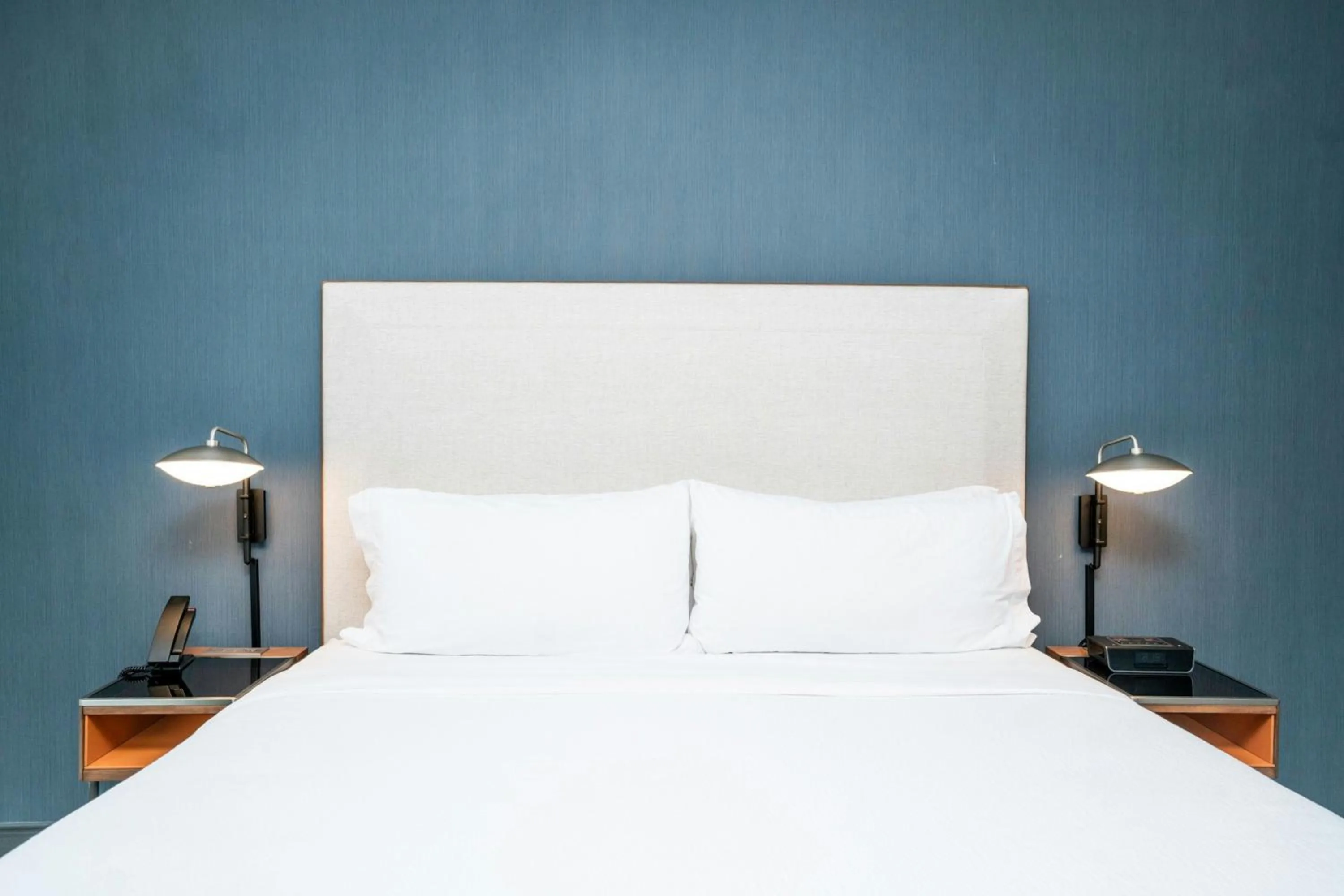 Photo of the whole room, Bed in Holiday Inn & Suites Atlanta Perimeter Dunwoody, an IHG Hotel