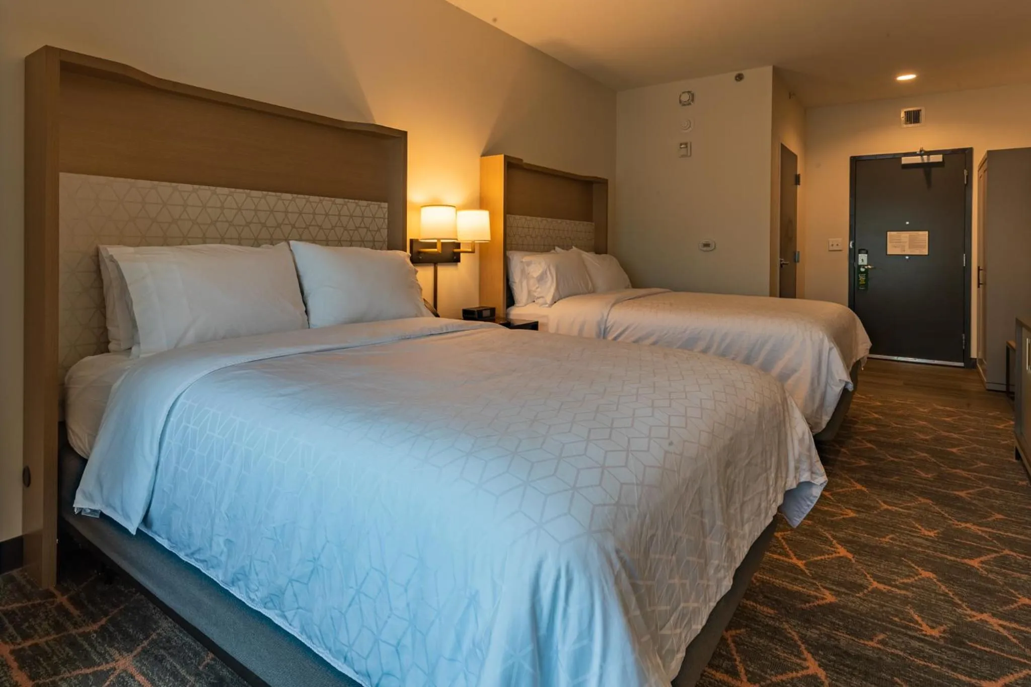 Photo of the whole room, Bed in Holiday Inn & Suites Atlanta Perimeter Dunwoody, an IHG Hotel