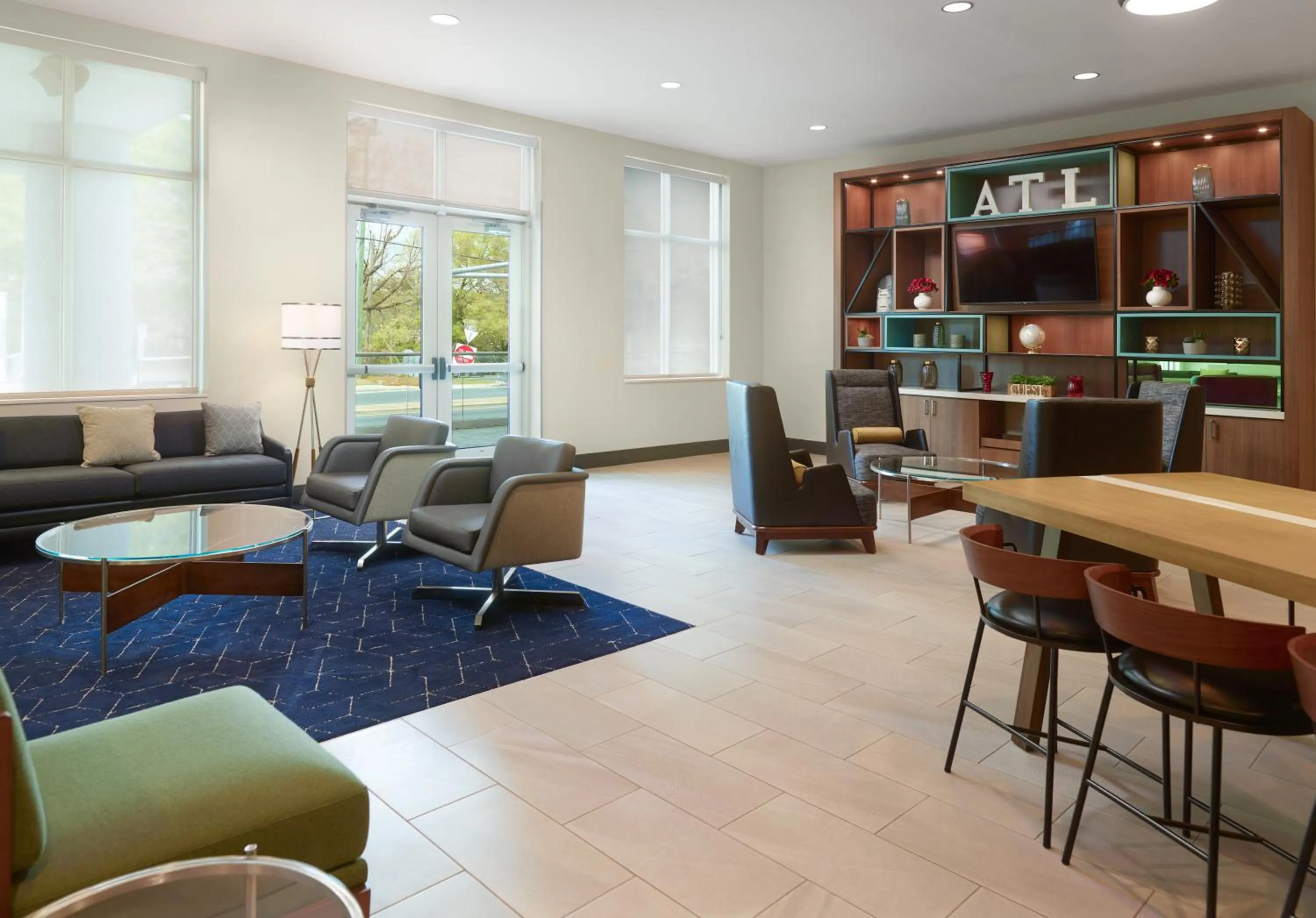 Seating area in Holiday Inn & Suites Atlanta Perimeter Dunwoody, an IHG Hotel