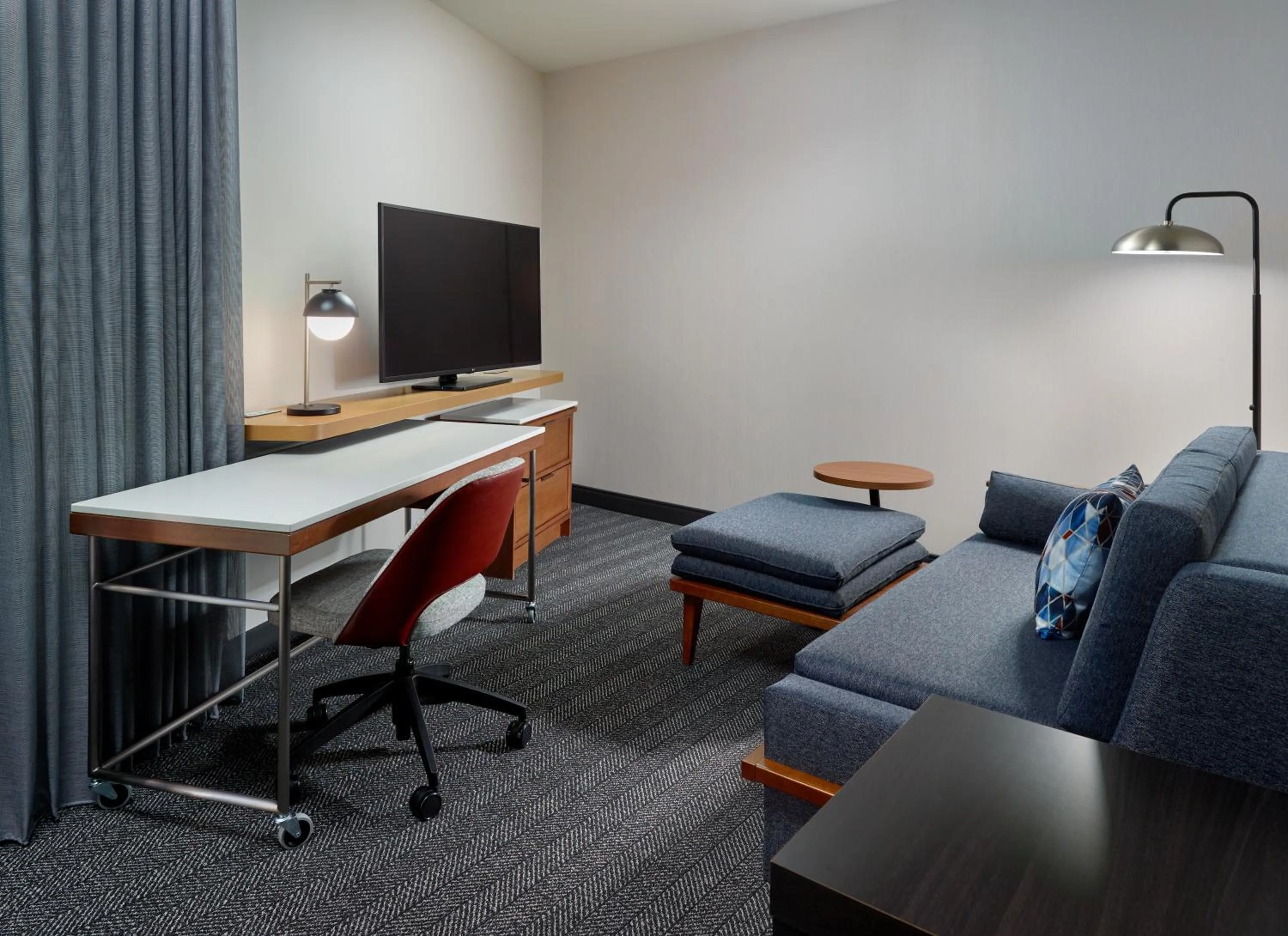 TV and multimedia in Holiday Inn & Suites Atlanta Perimeter Dunwoody, an IHG Hotel