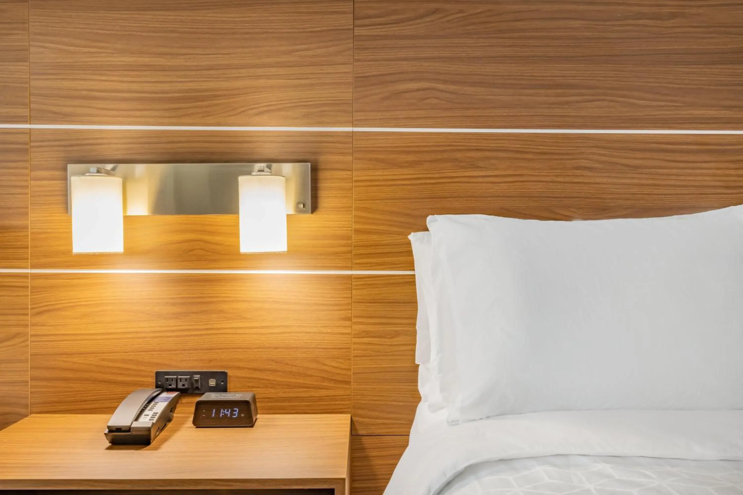 Queen Room - Mobility Accessible in Holiday Inn Express & Suites - Lincoln Downtown by IHG Queen Room - Mobility Accessible in Holiday Inn Express & Suites - Lincoln Downtown by IHG