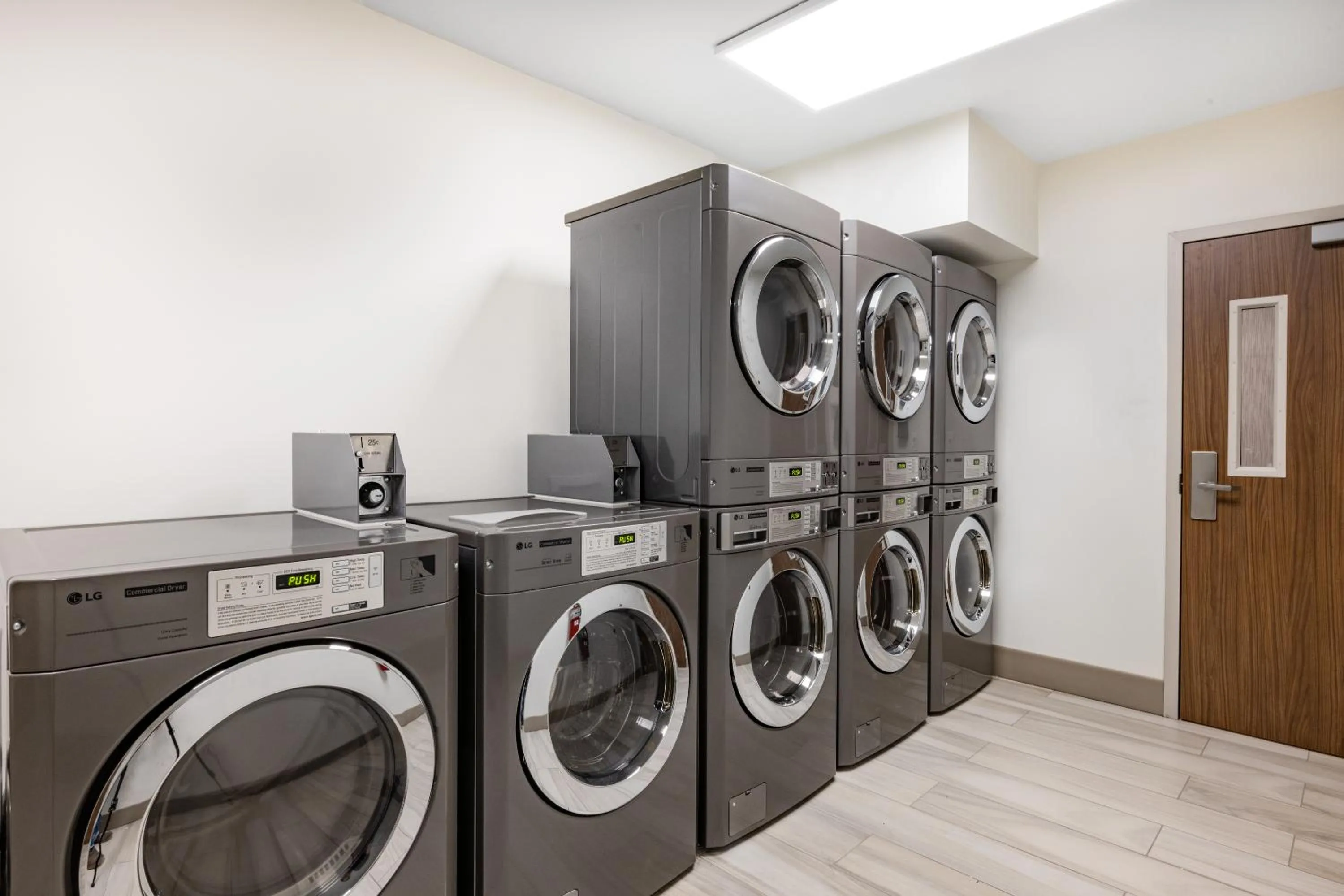 laundry in Holiday Inn Express & Suites - Lincoln Downtown by IHG