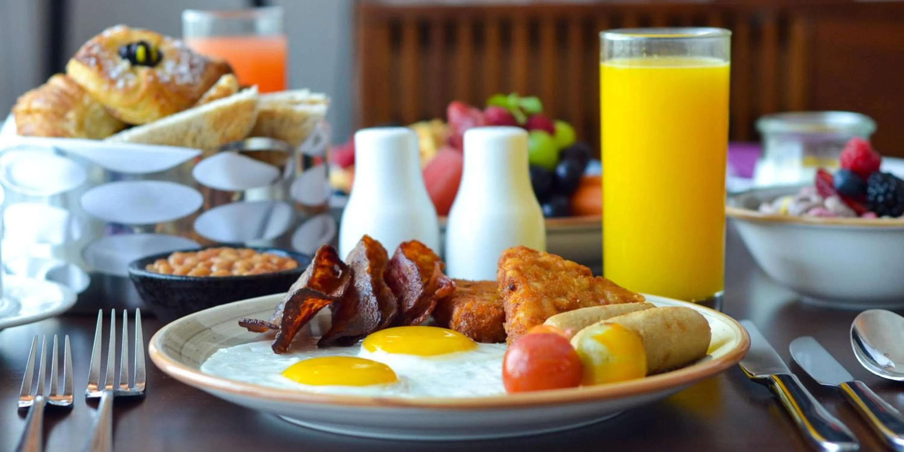 Breakfast in Holiday Inn Louisville Downtown by IHG