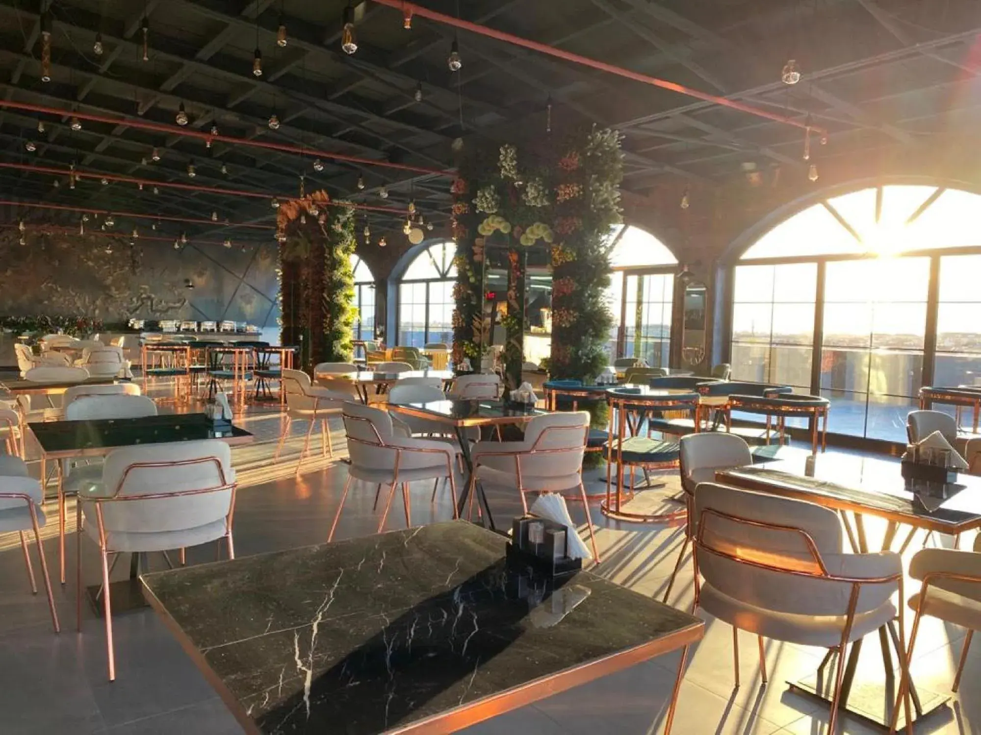 Restaurant/places to eat in NENESSAHOTEL Restaurant/places to eat in NENESSAHOTEL