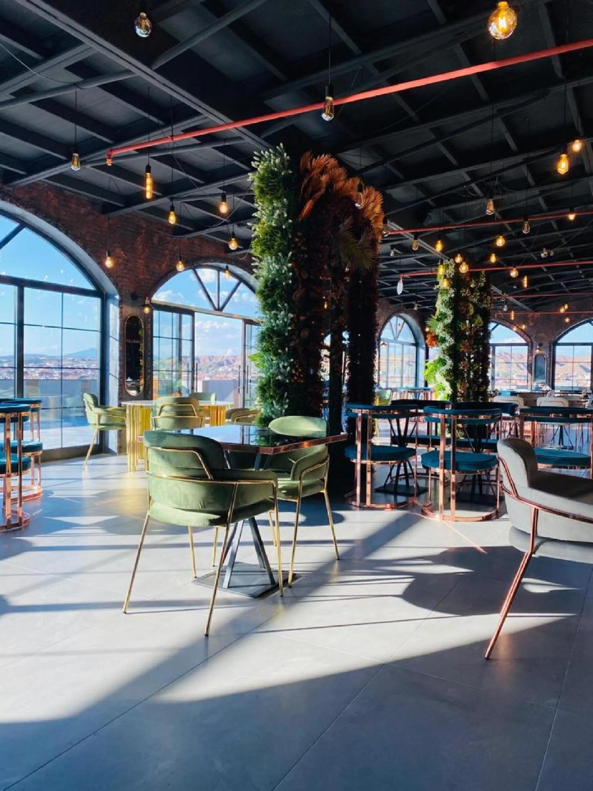 Restaurant/places to eat in NENESSAHOTEL