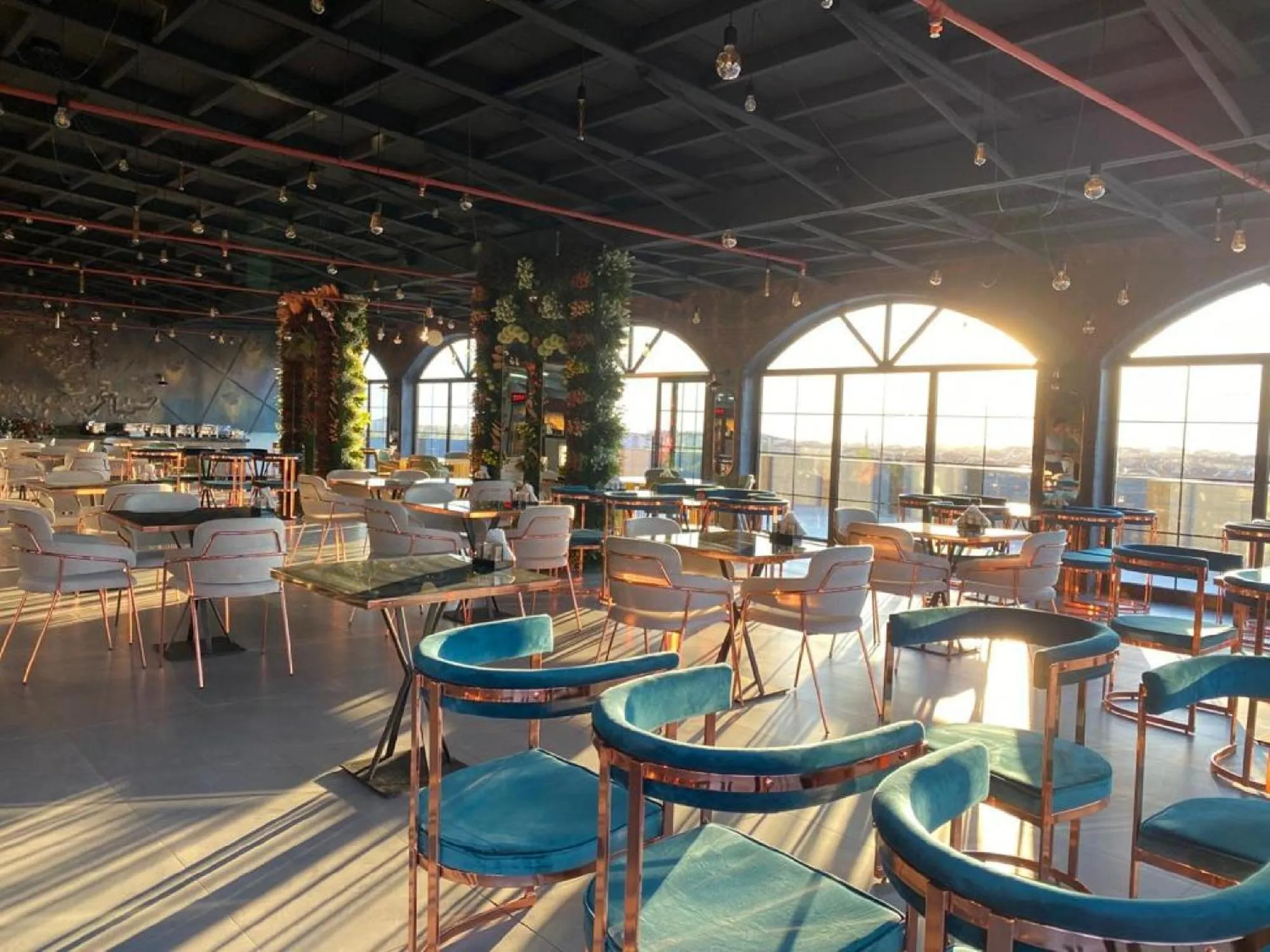 Restaurant/places to eat in NENESSAHOTEL