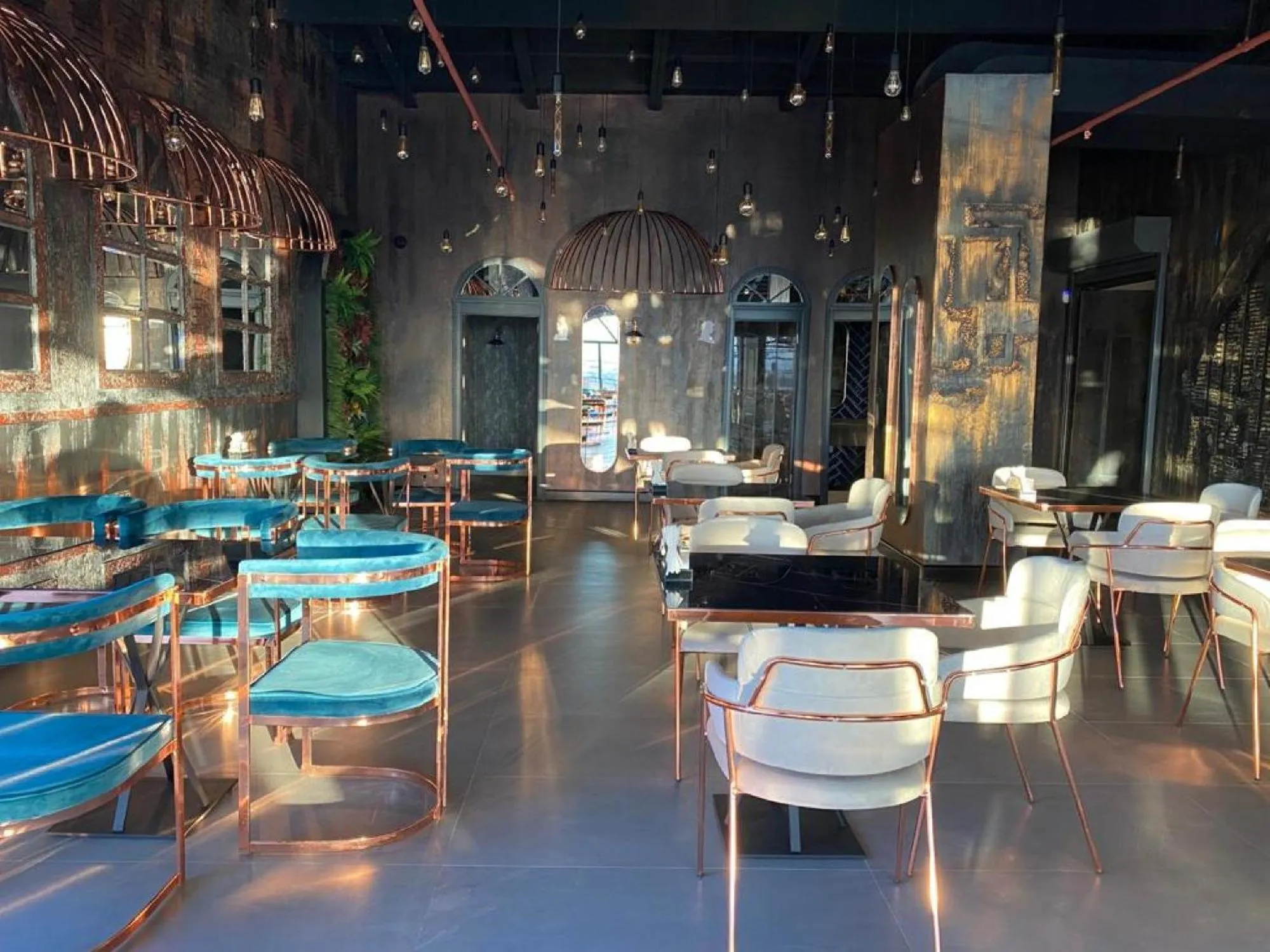 Restaurant/places to eat in NENESSAHOTEL