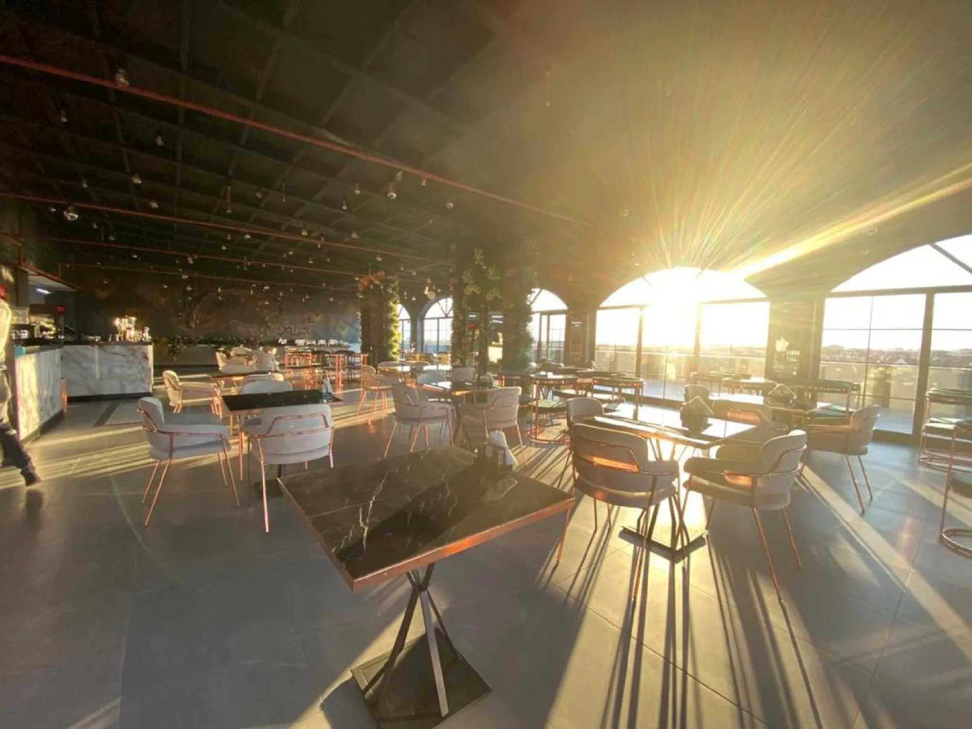 Restaurant/places to eat in NENESSAHOTEL