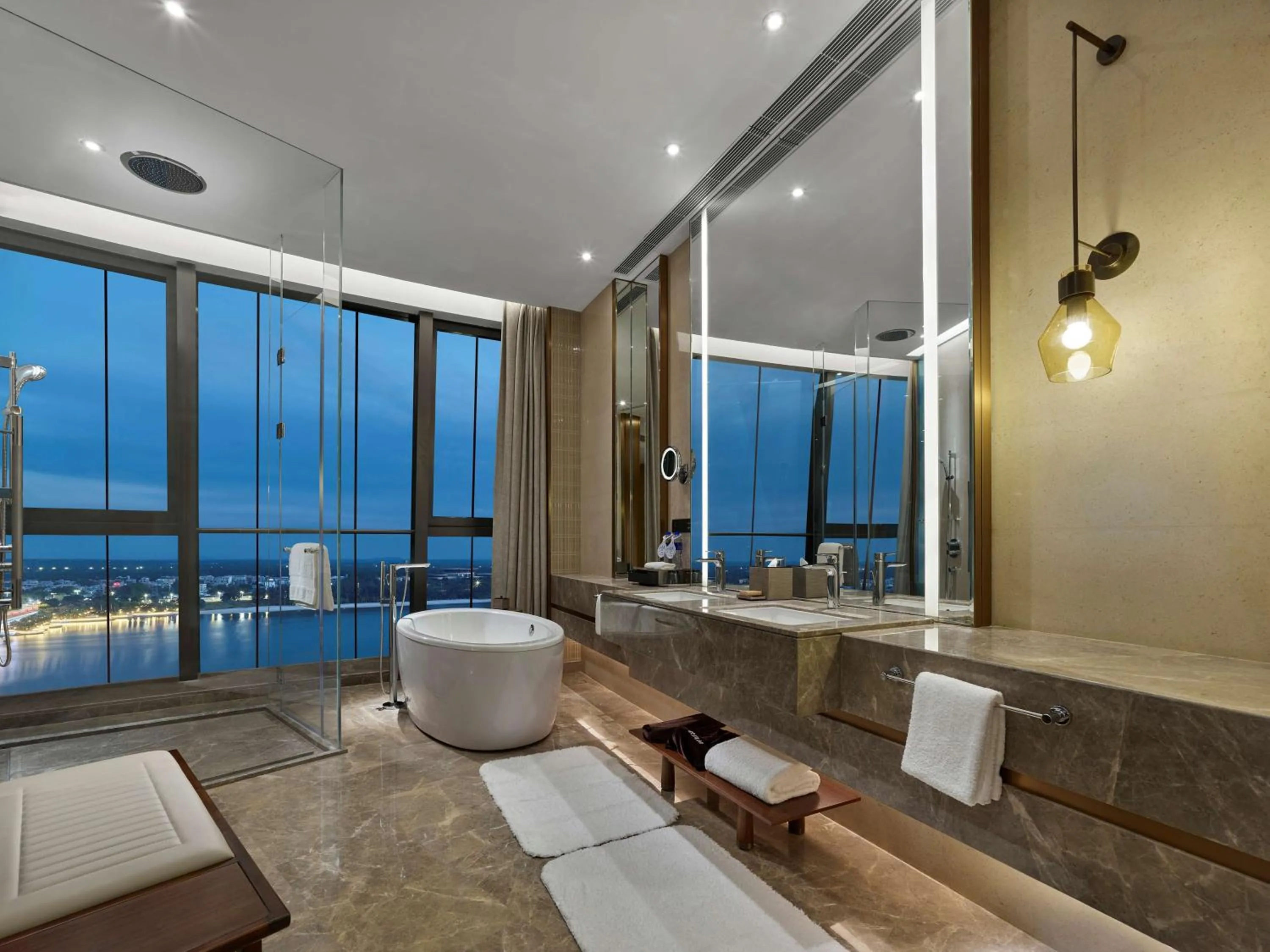 Bathroom in Hilton Hainan Ocean Flower Island